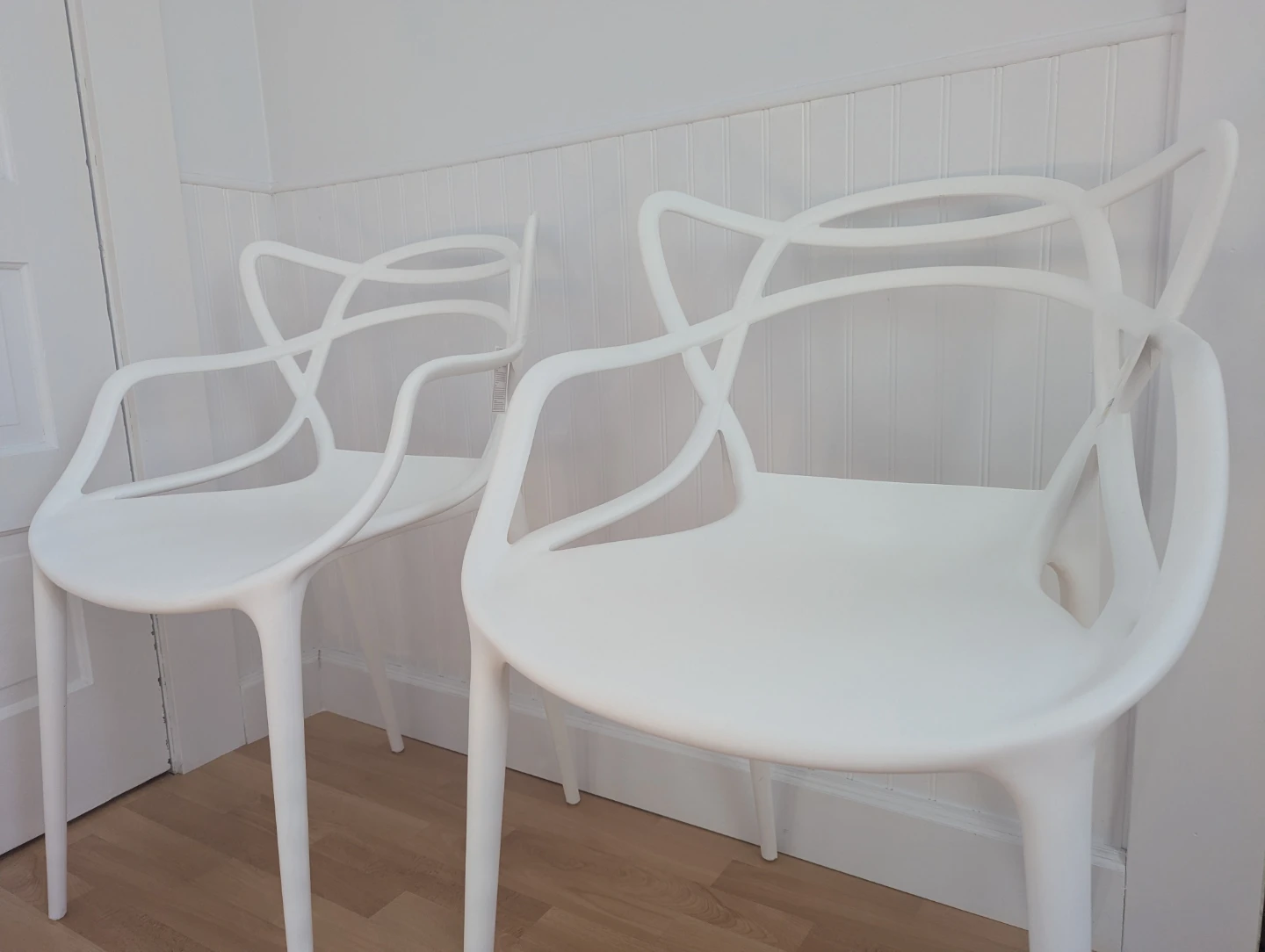 2 Plastic Chairs - photo 3