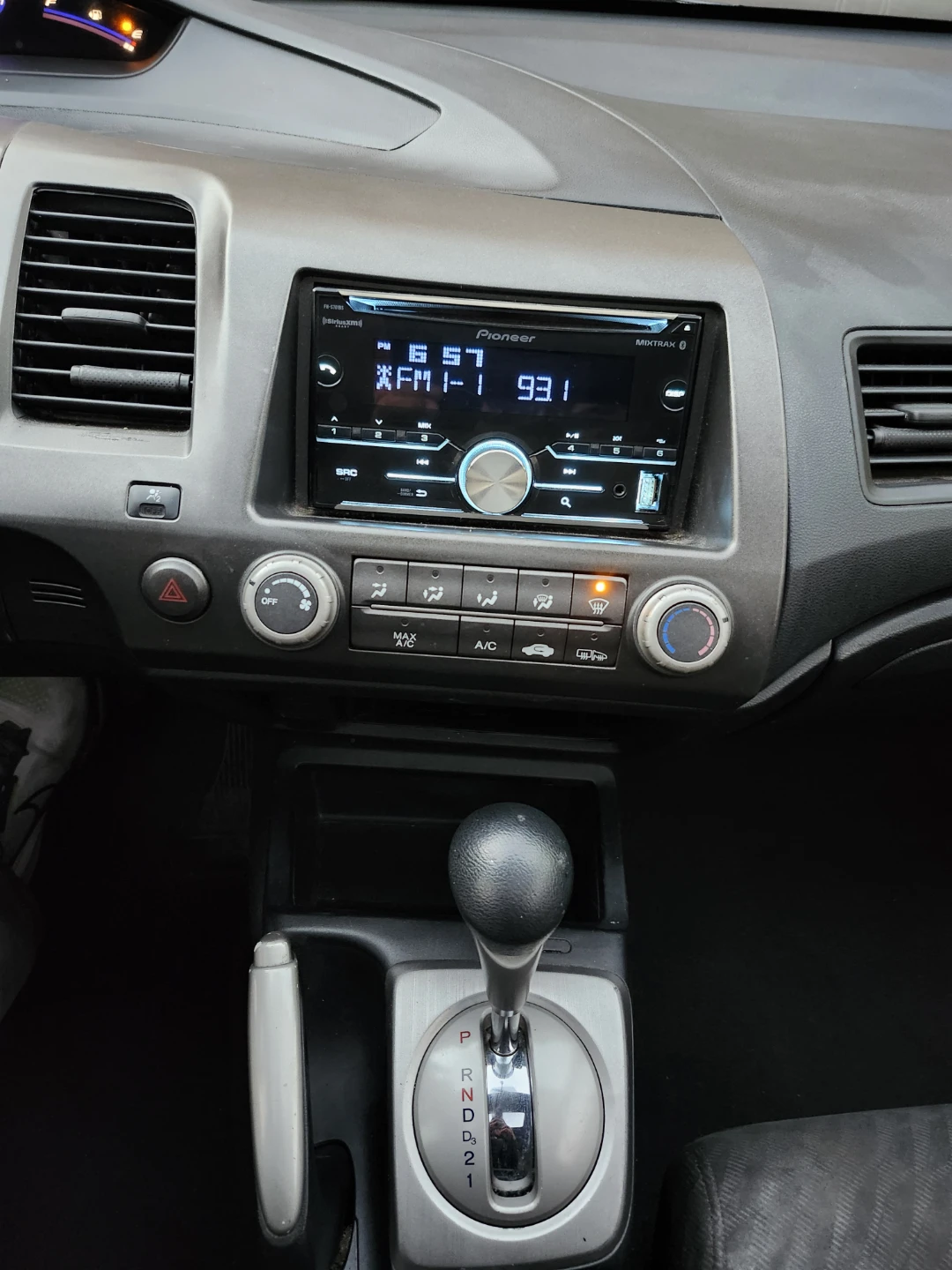 White Honda Civic Coupe - photo 3
