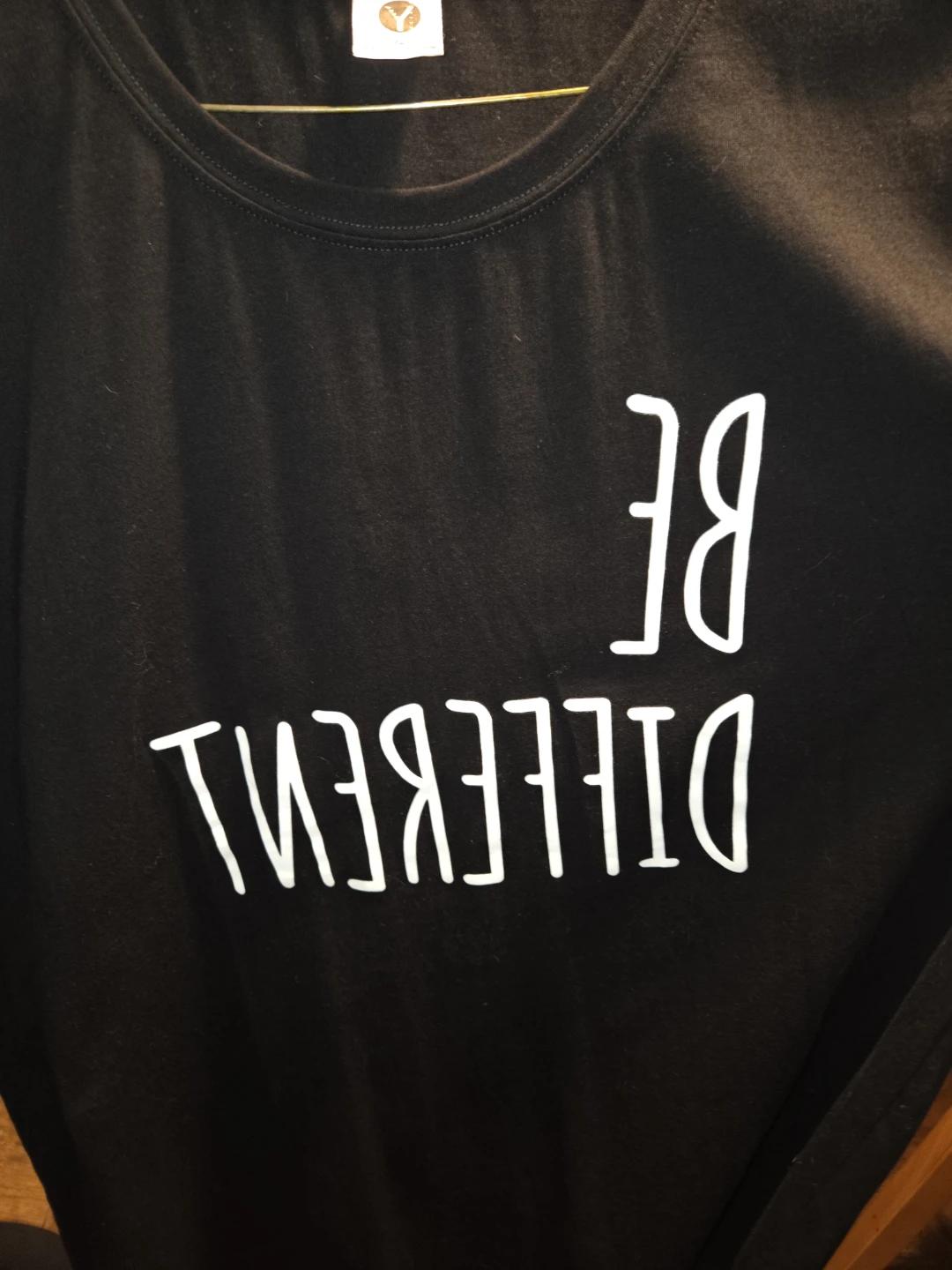 Y 'Reflective Be Different' Statement Tee in a Ladies XL - photo 4