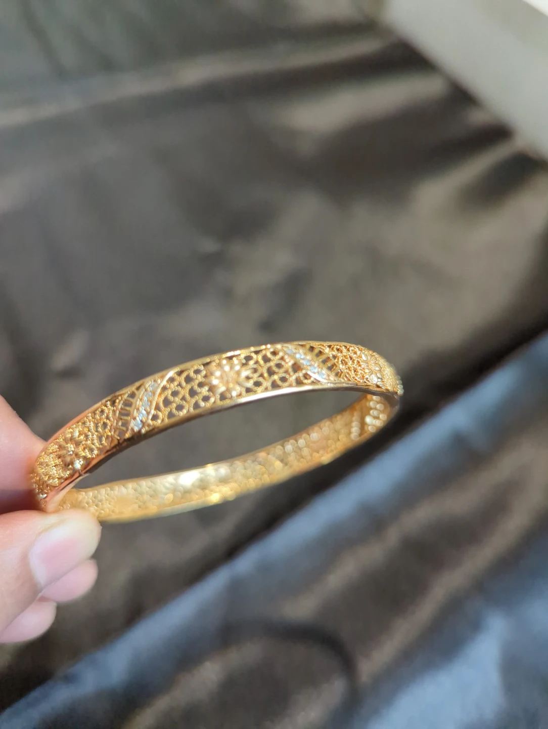 Gold Tone Floral Pattern Bangle