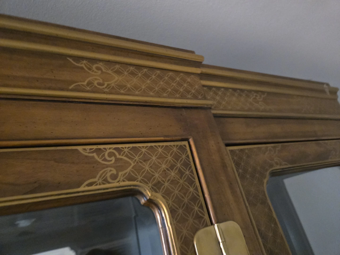 Vintage Drexel Heritage Dynasty China Cabinet - Chinoiserie Wall - photo 4