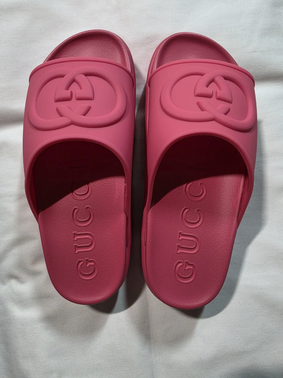Gucci Pink Rubber Slides Size 10 - photo 3
