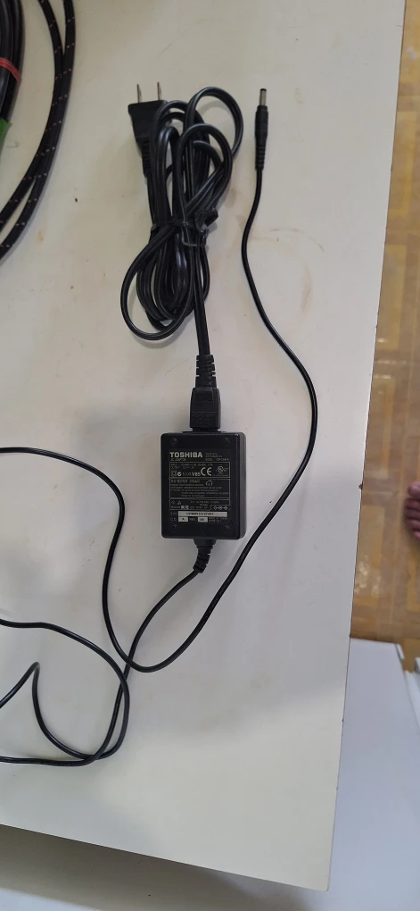Toshiba AC Adaptor ADP-15HH A - photo 2