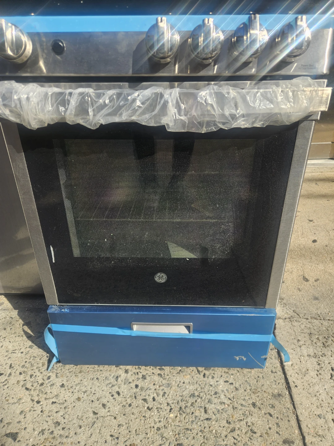GE Gas Range - photo 2