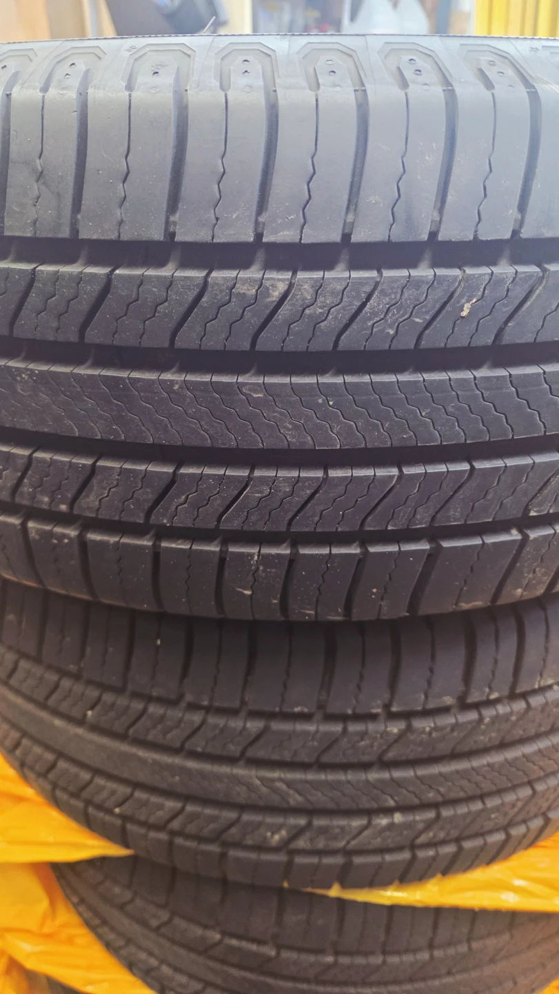 Set (4) of Michelin Defender 2 Tires - photo 2