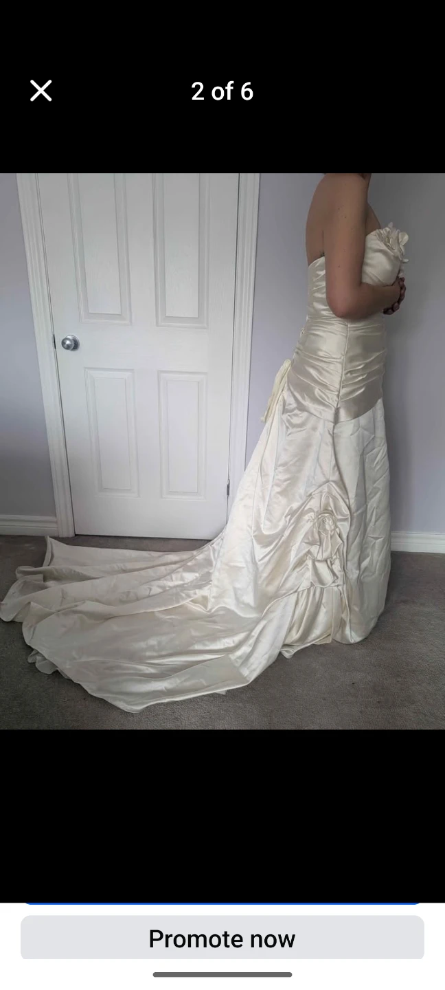 Ivory Strapless Wedding Gown - photo 2