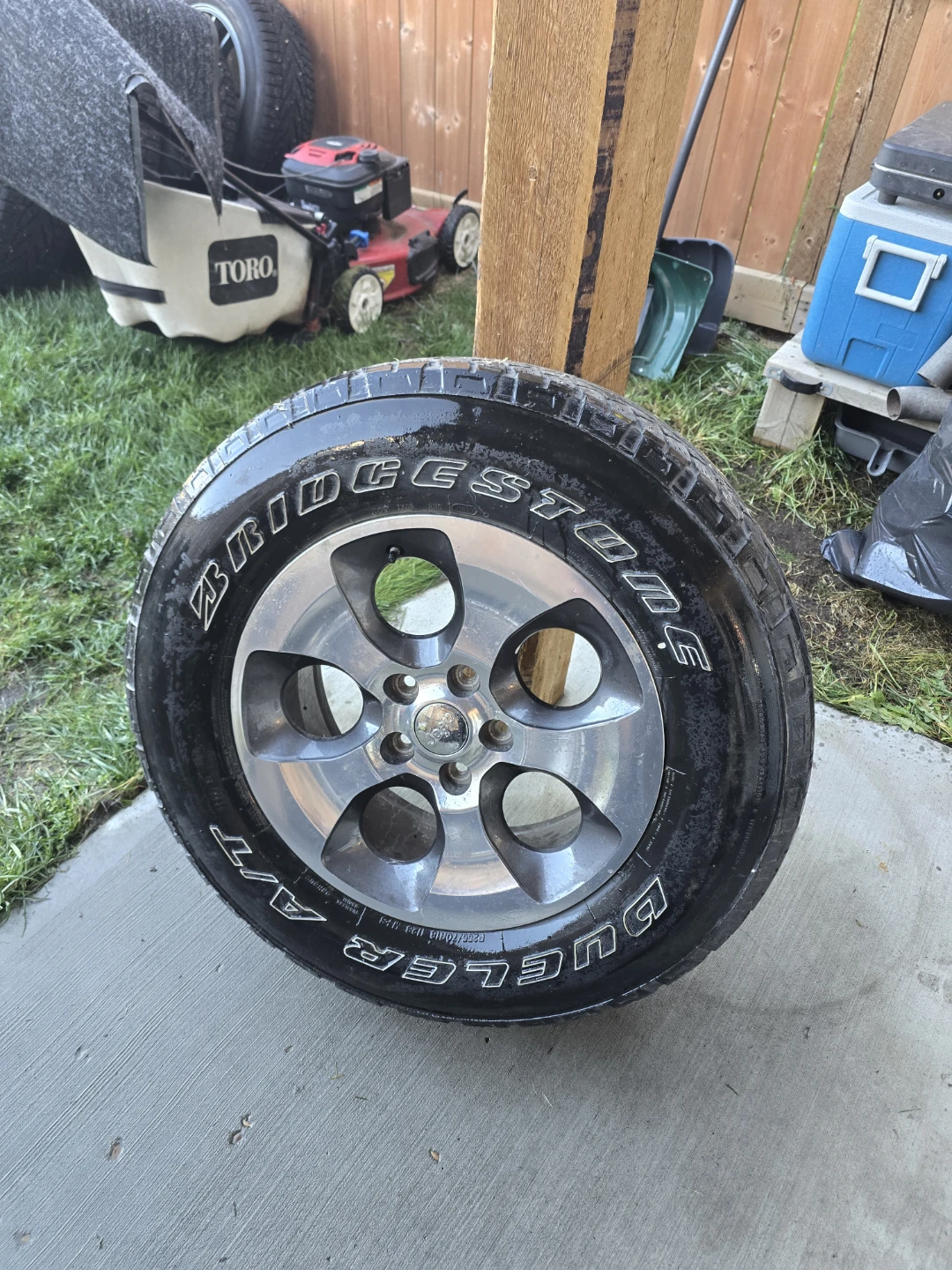 1 Bridgestone Dueler A/T Tire on Jeep Rim