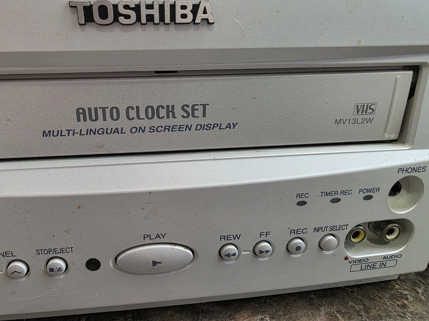 Toshiba MV13L2W TV/VCR Combination - photo 4