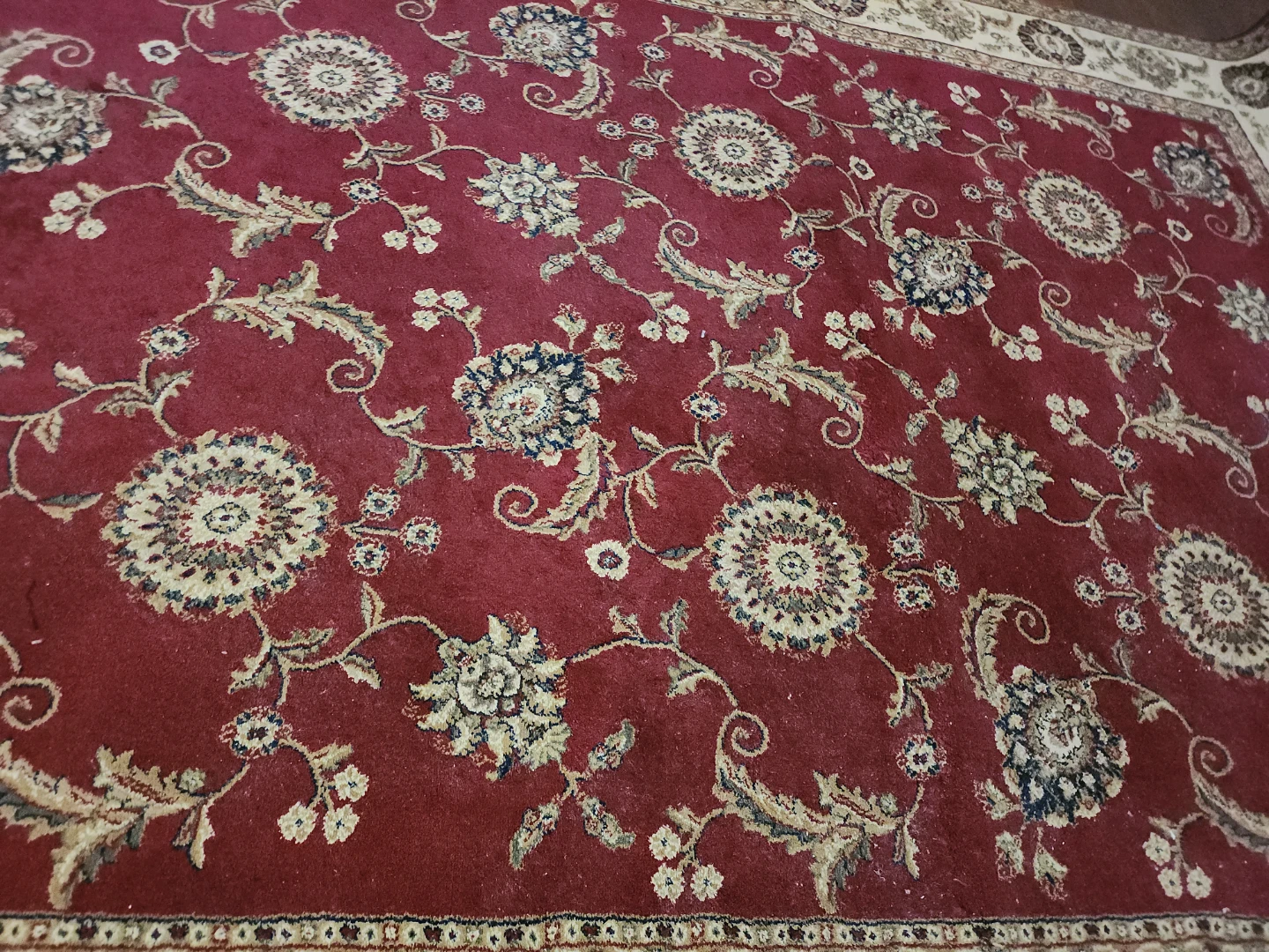 Traditional Persian-style floral area rug - photo 2