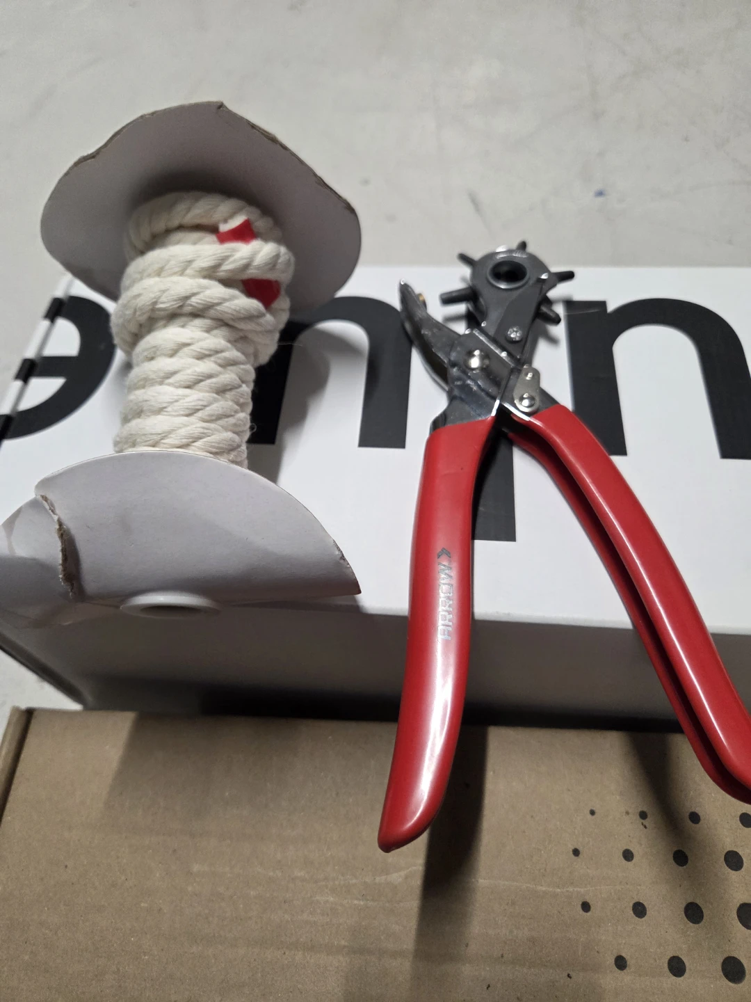 Arrow Revolving Leather Hole Punch Tool