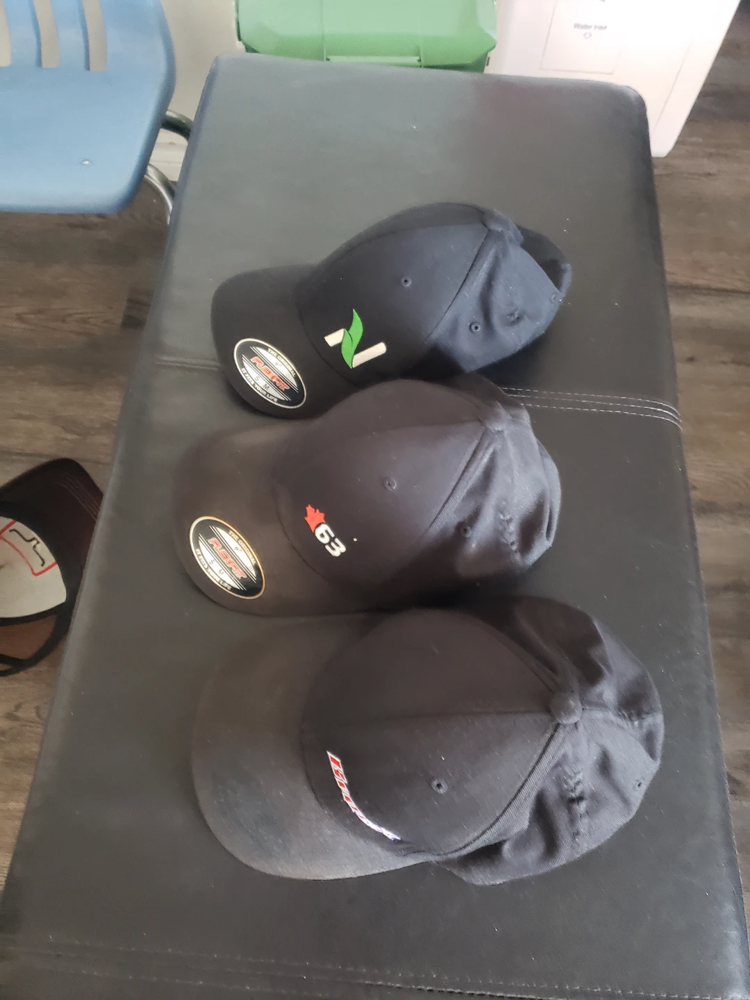 Set of 3 Flexfit Caps - photo 2