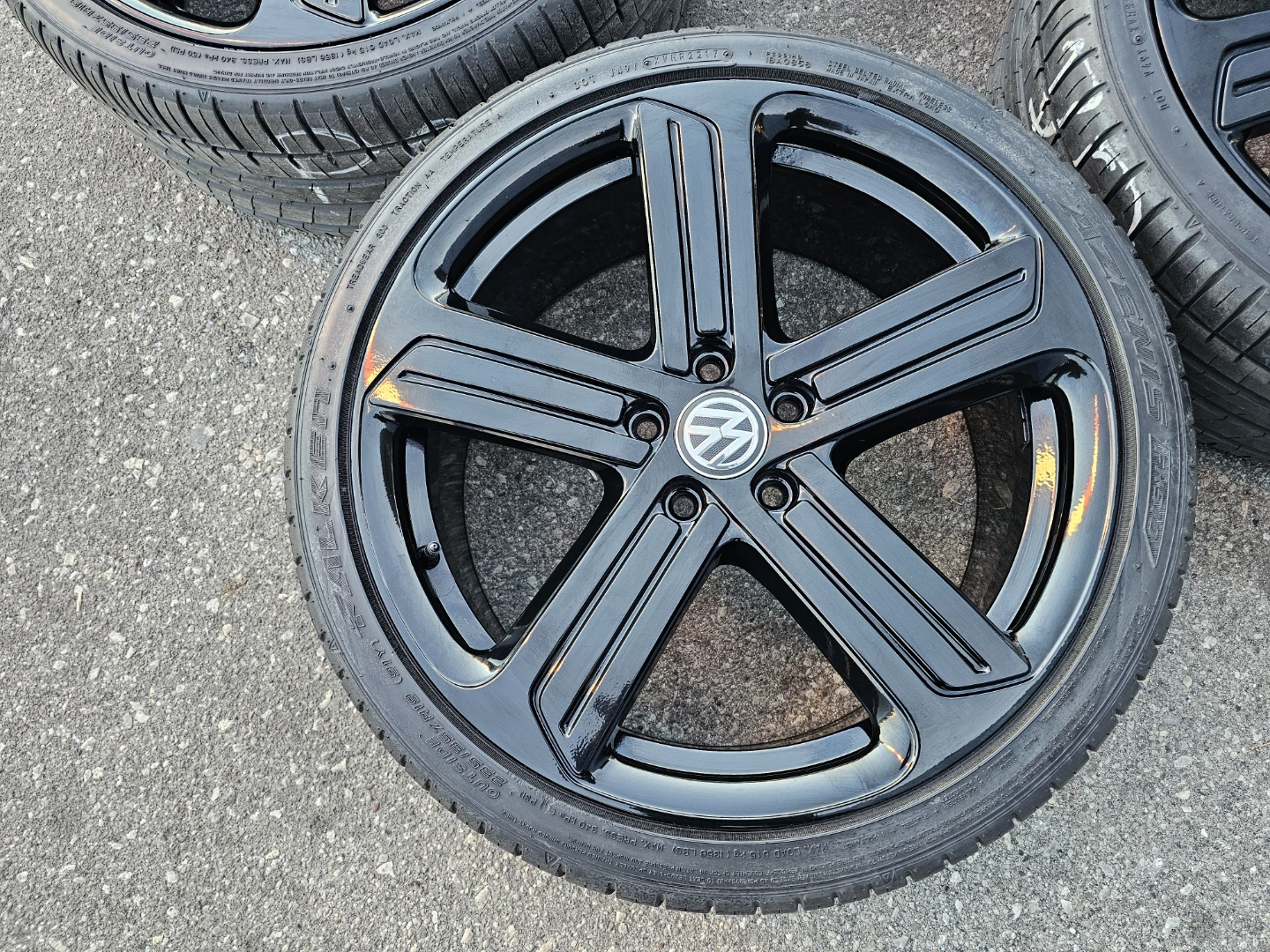 VOLKSWAGEN GOLF R O.E.M RIMS AND ALL SEASON TIRES - photo 2