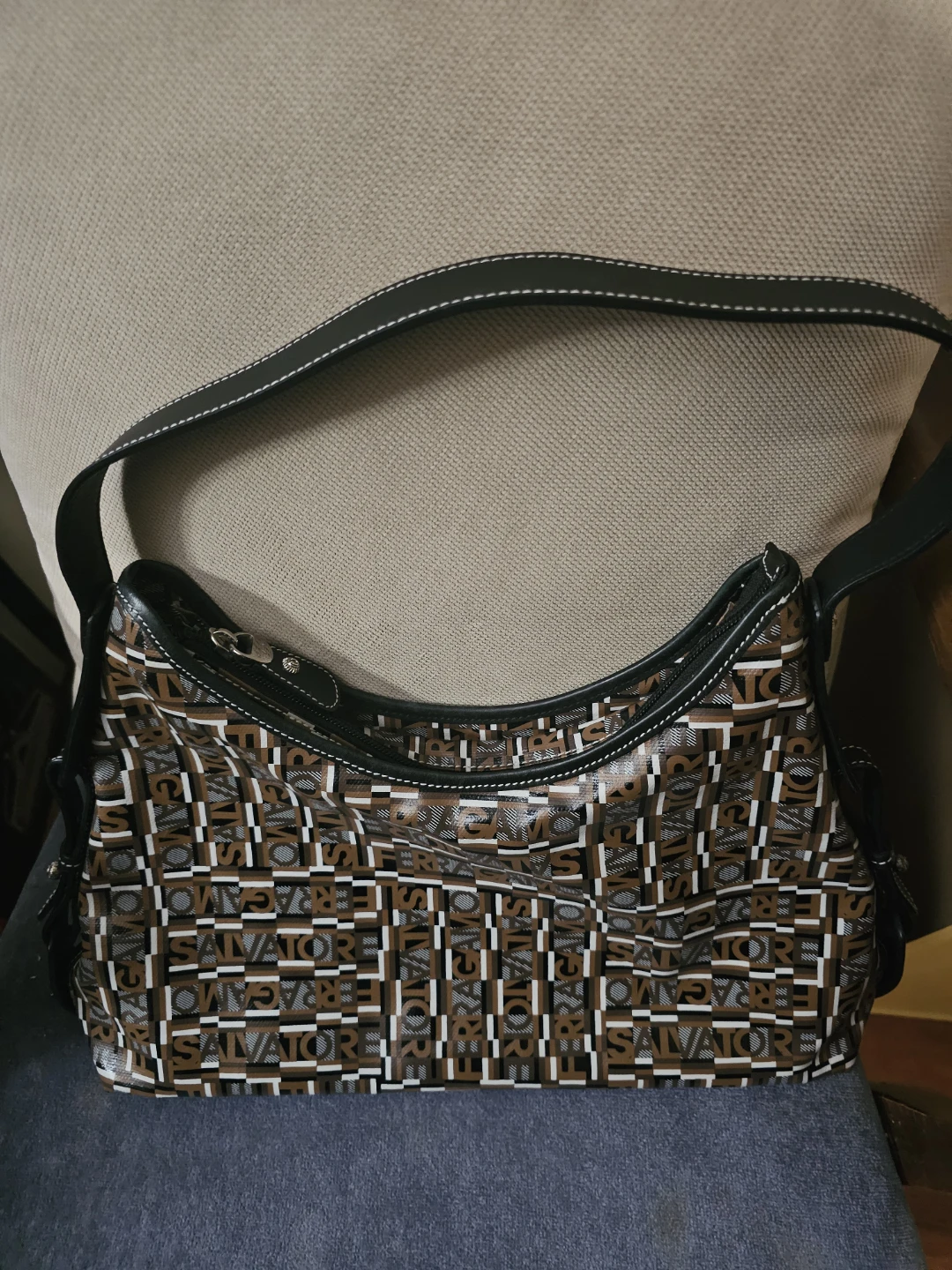 Salvatore Ferragamo hobo bag - photo 2