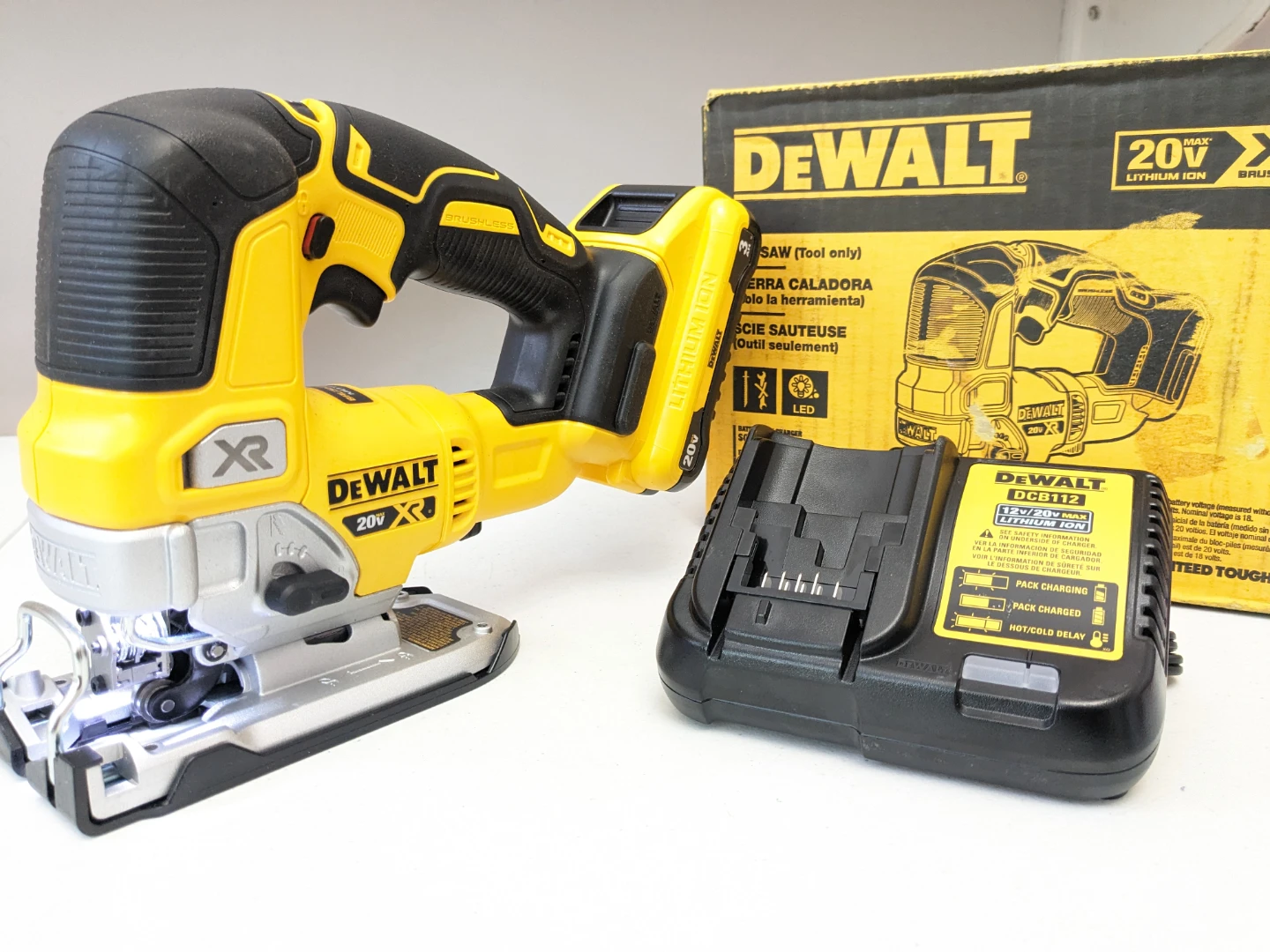 20V Max DeWalt XR Jigsaw + 3AH Lithium Power Starter Kit