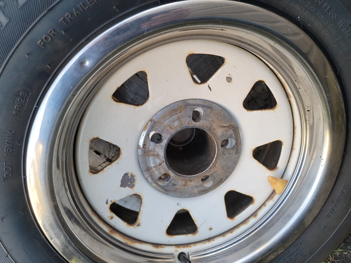 ST205/75R15 Trailer Tire with White Rim - photo 2