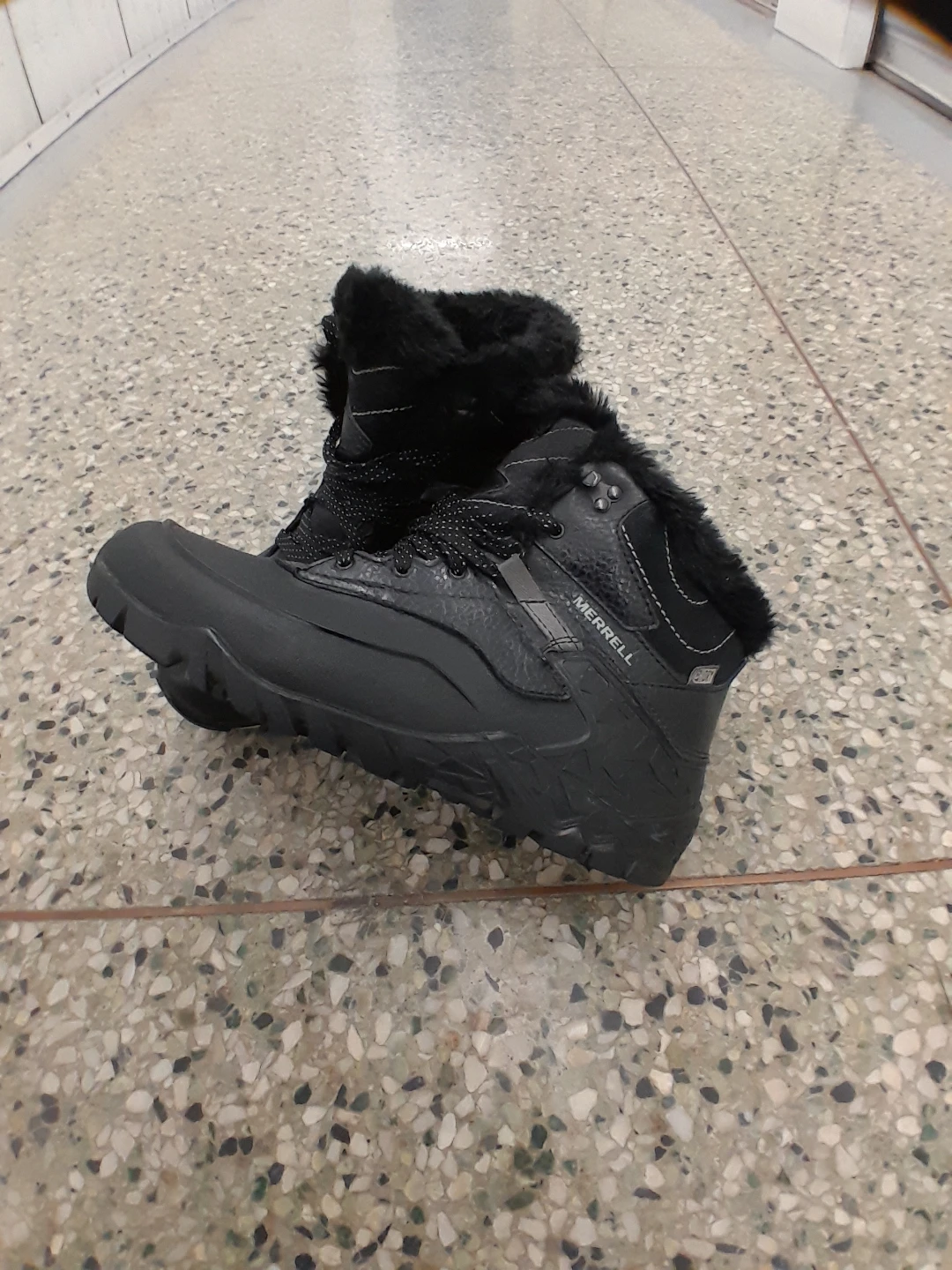 Merrell black winter boots Women's Size 8.5