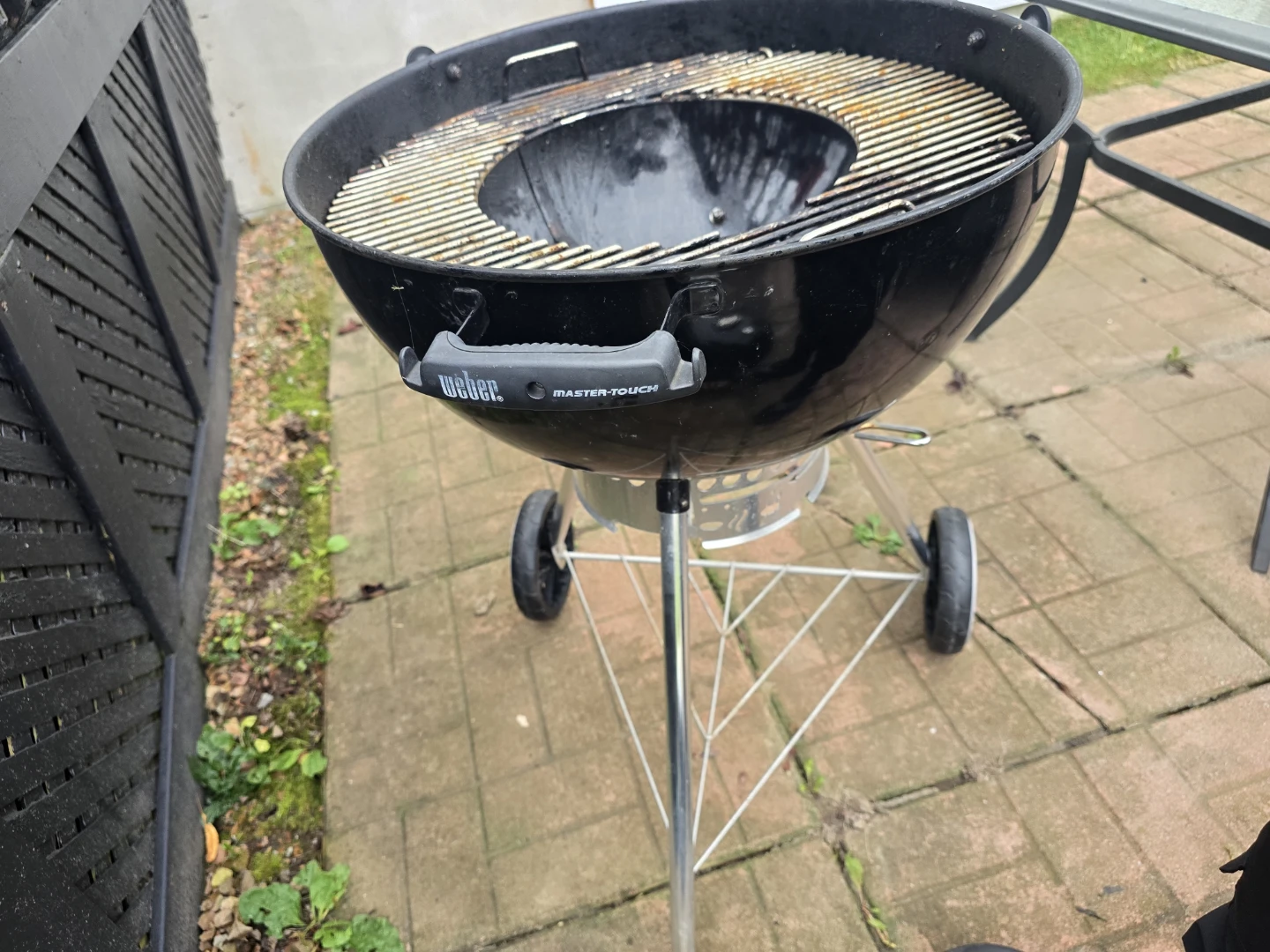 Weber Master-Touch Charcoal Grill - photo 4