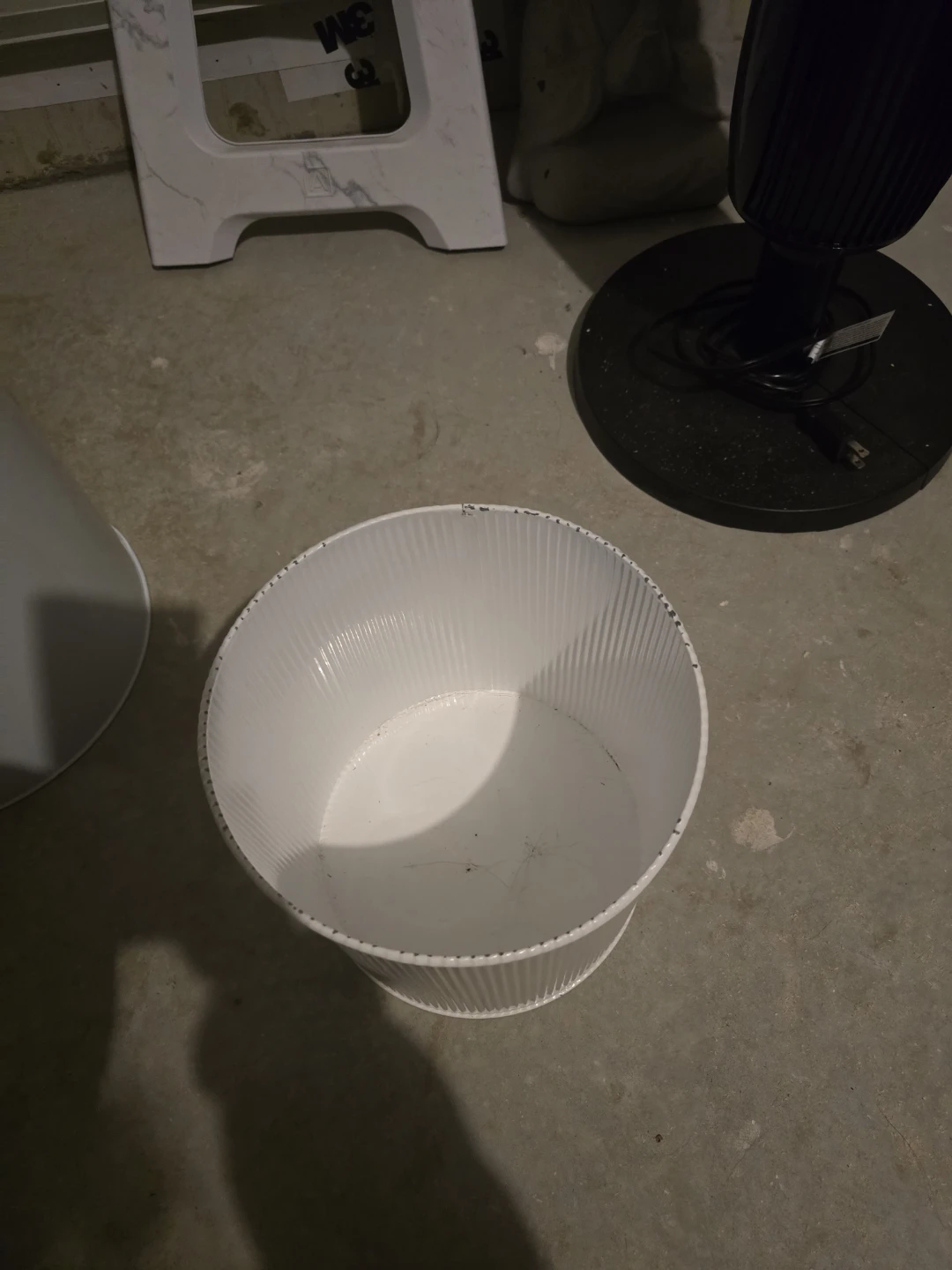 Pet food/treat bin - photo 2