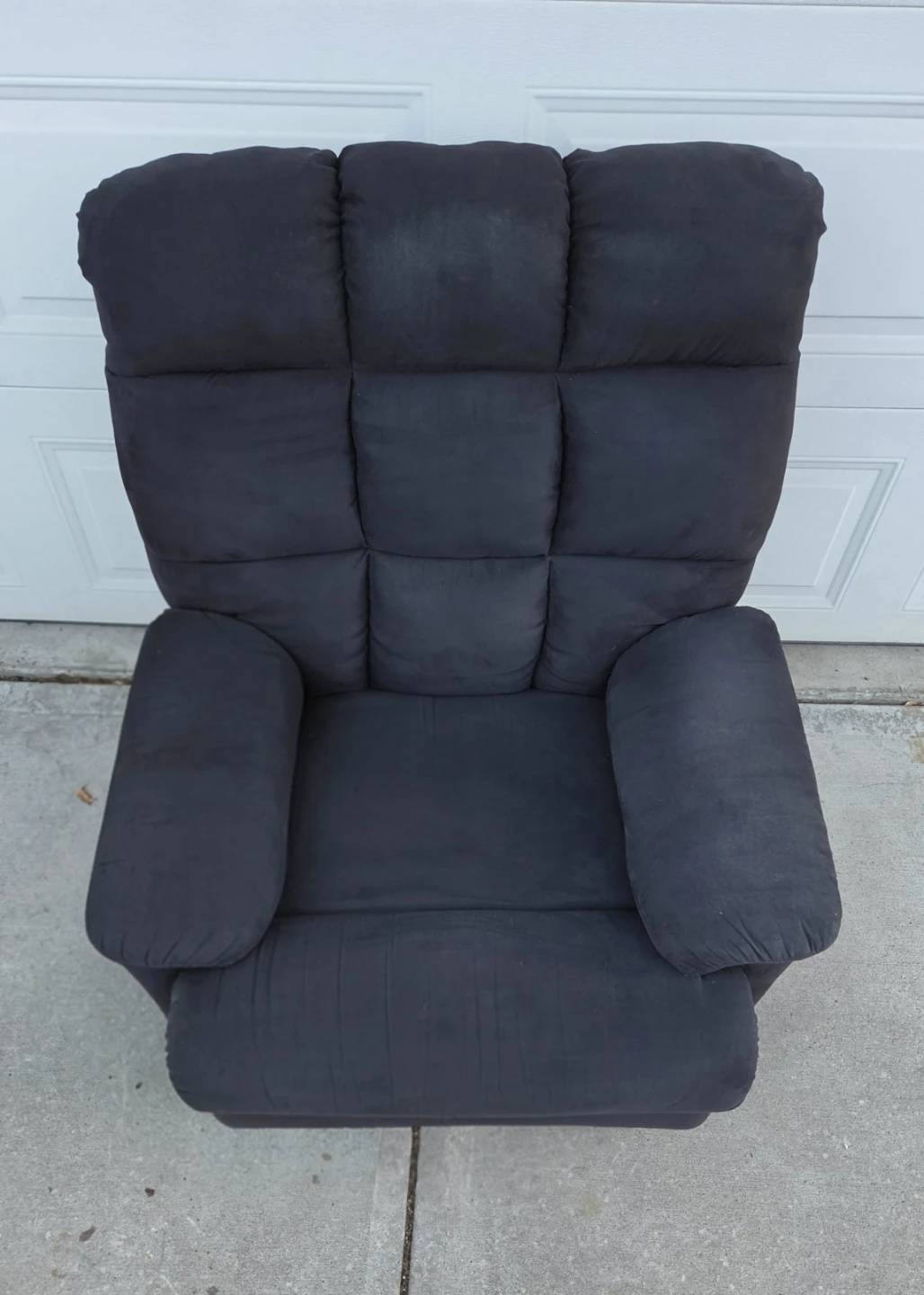Black Microfiber Wall Hugger Recliner. Mint From Showhome! - photo 5