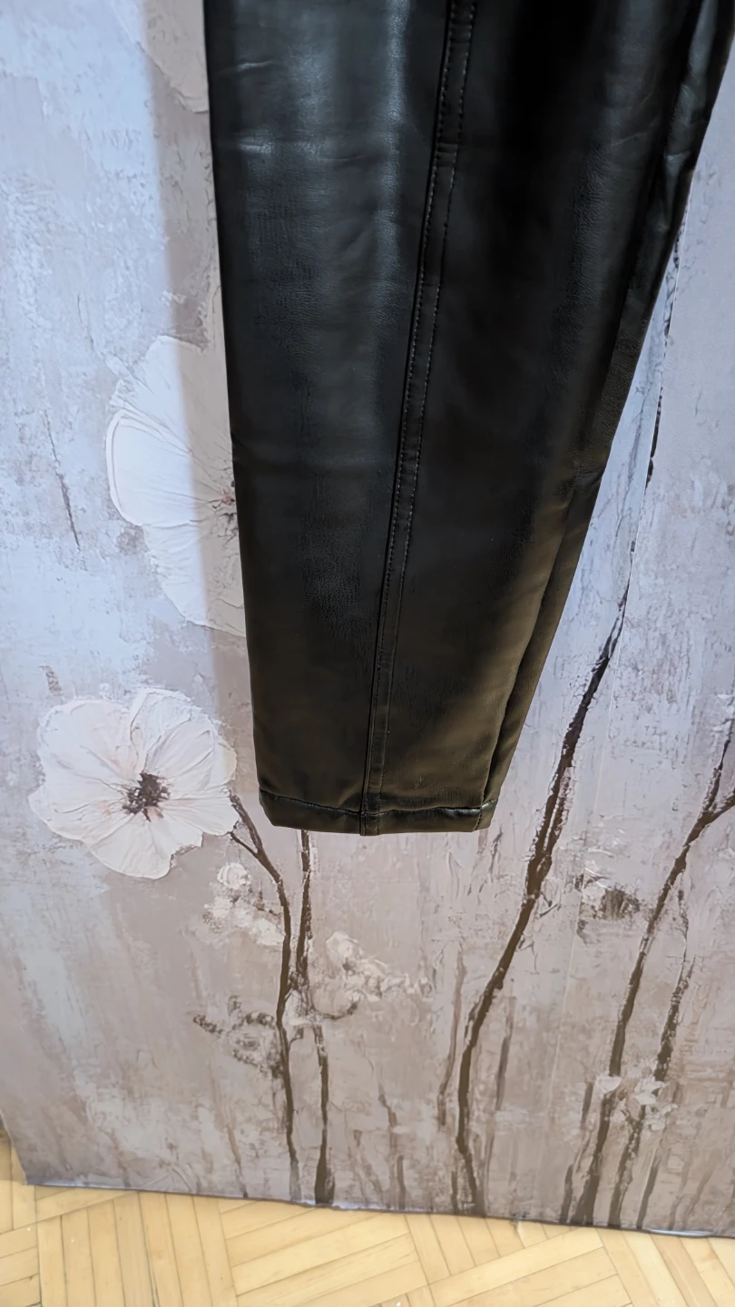 Suzy Shier black faux leather pants - photo 4