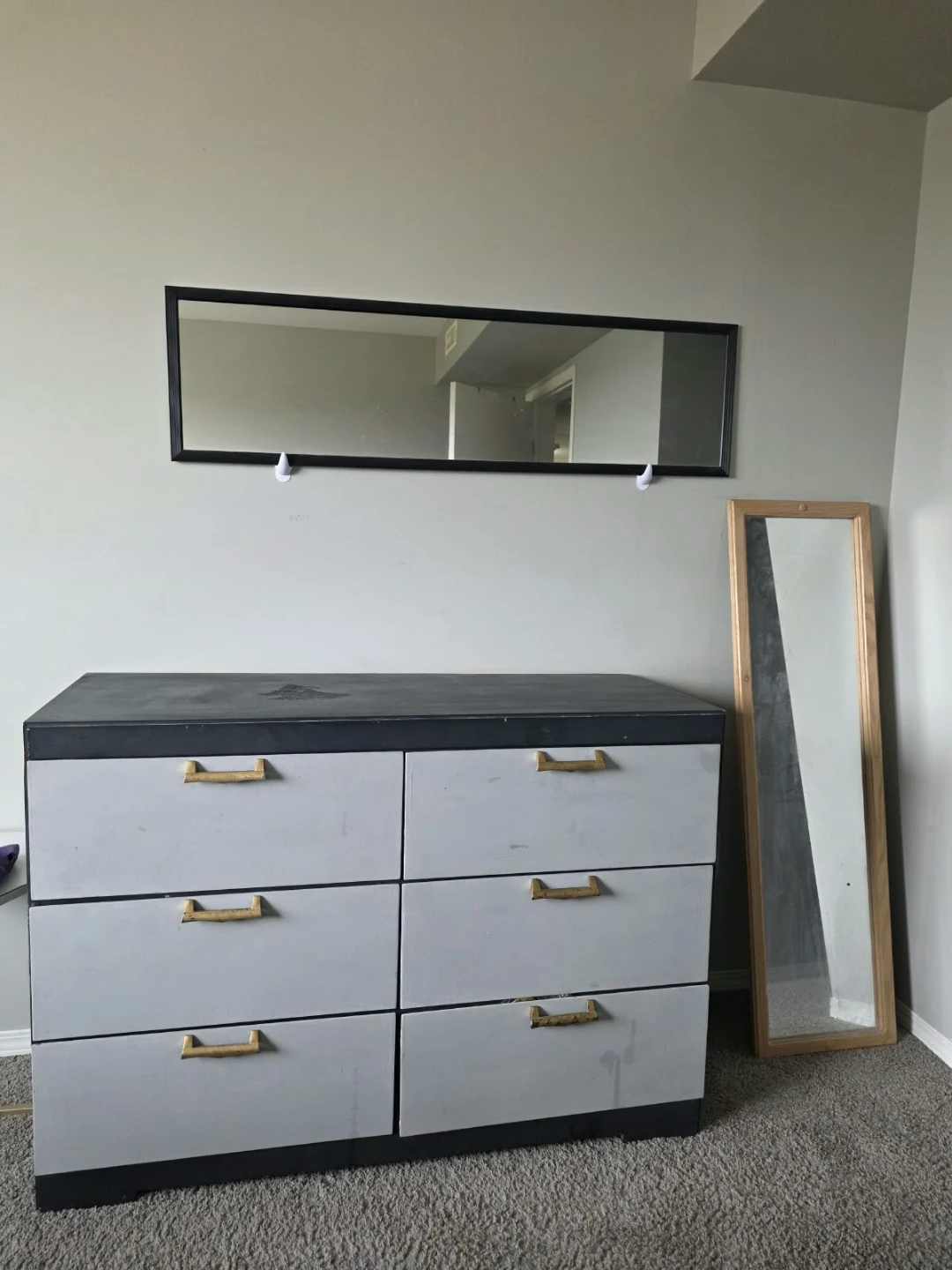 Chest of drawers with 2 mirrors for free