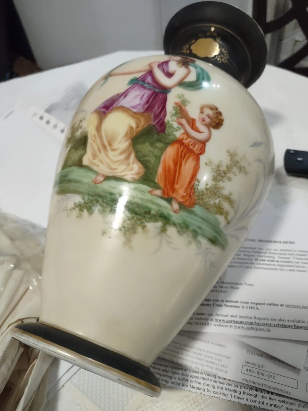 Decorative Porcelain Vase - photo 3
