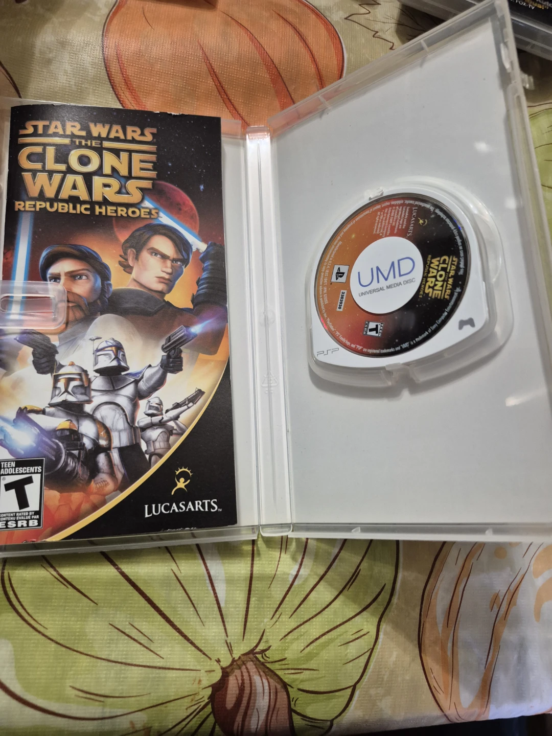Star Wars The Clone Wars Republic Heroes for PSP - photo 2