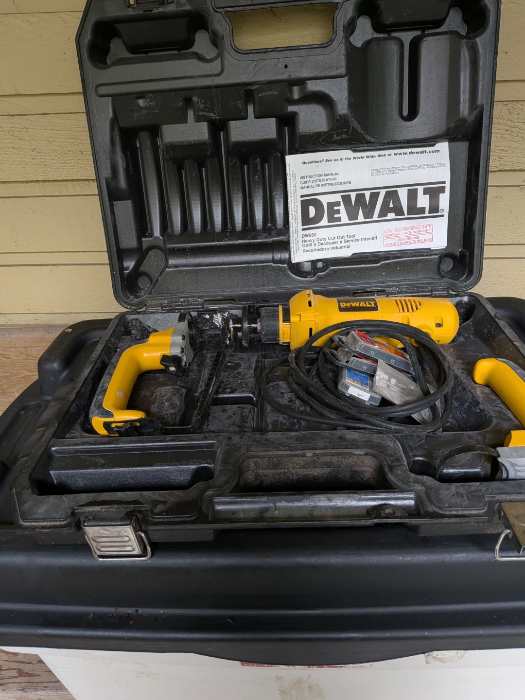 DeWalt DW660 Heavy Duty Cut-Out Tool - photo 2