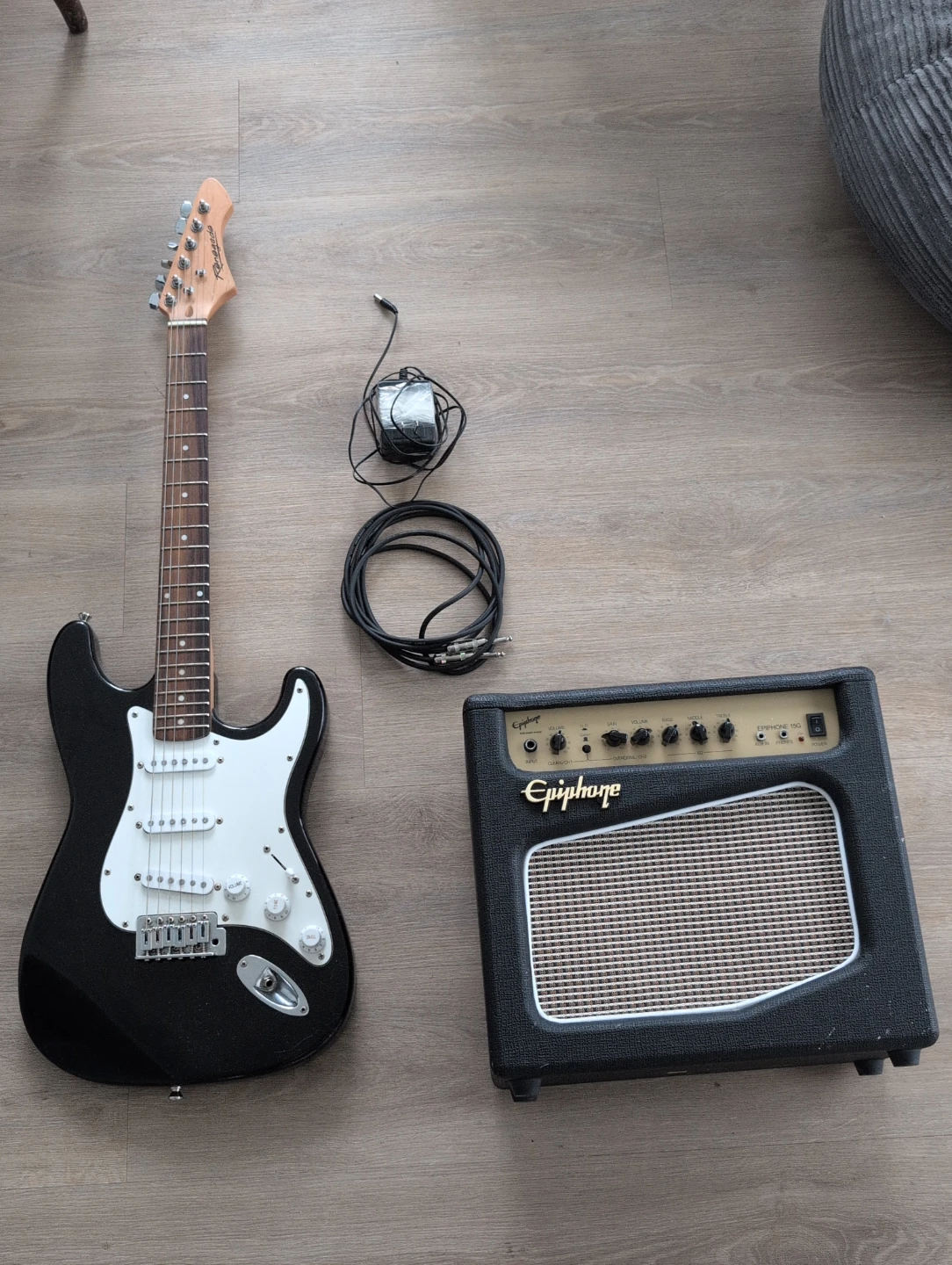 Renegade Electric Guitar and Epiphone 15G Amplifier chords