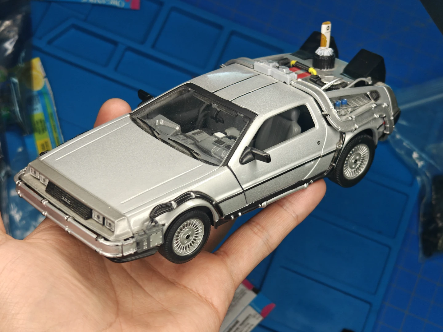 Back to the Future Delorean Time Machine 1:24 Alloy Model Car