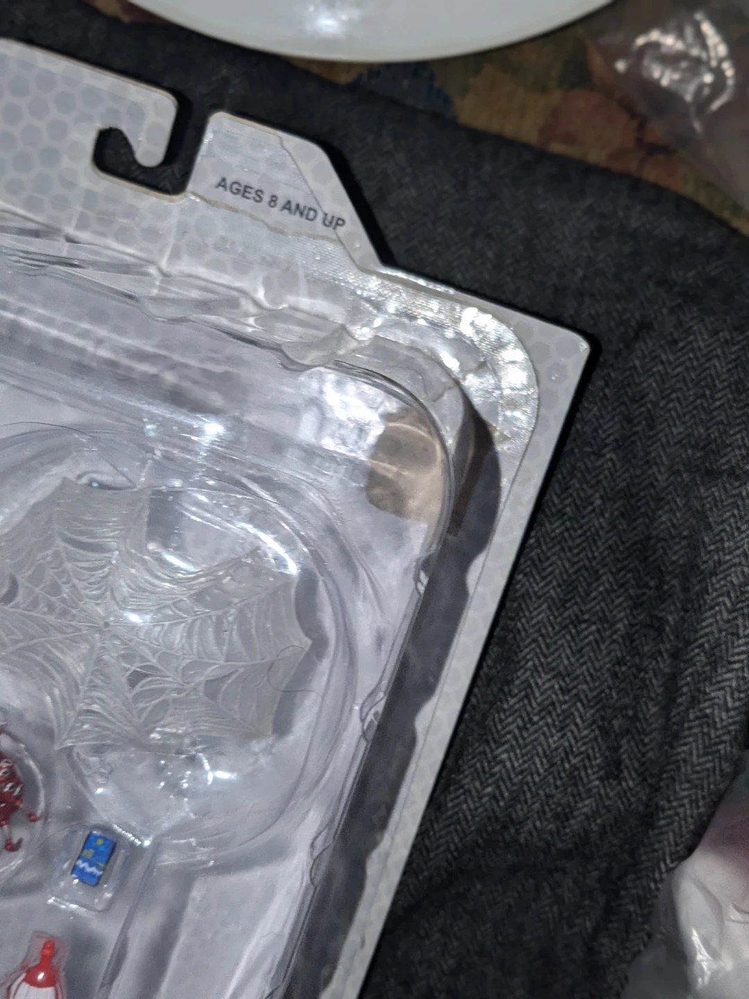 Diamond Select Spiderman PS4 Insomniac Figure - photo 4