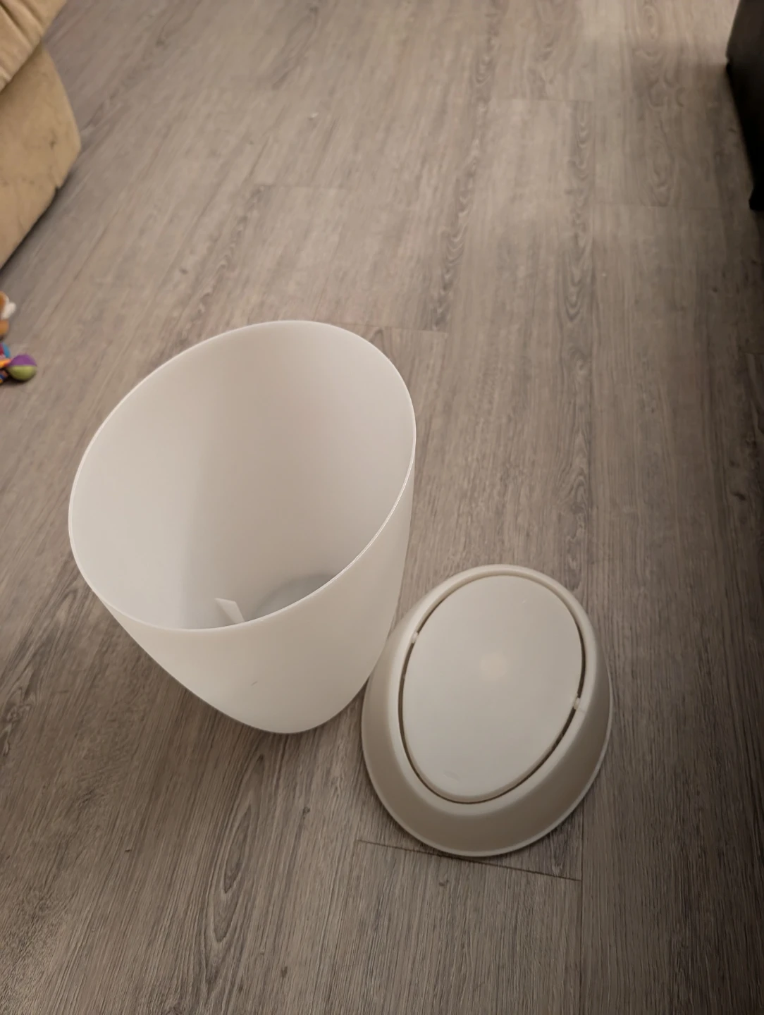 White Swing-Top Waste Bin - photo 3