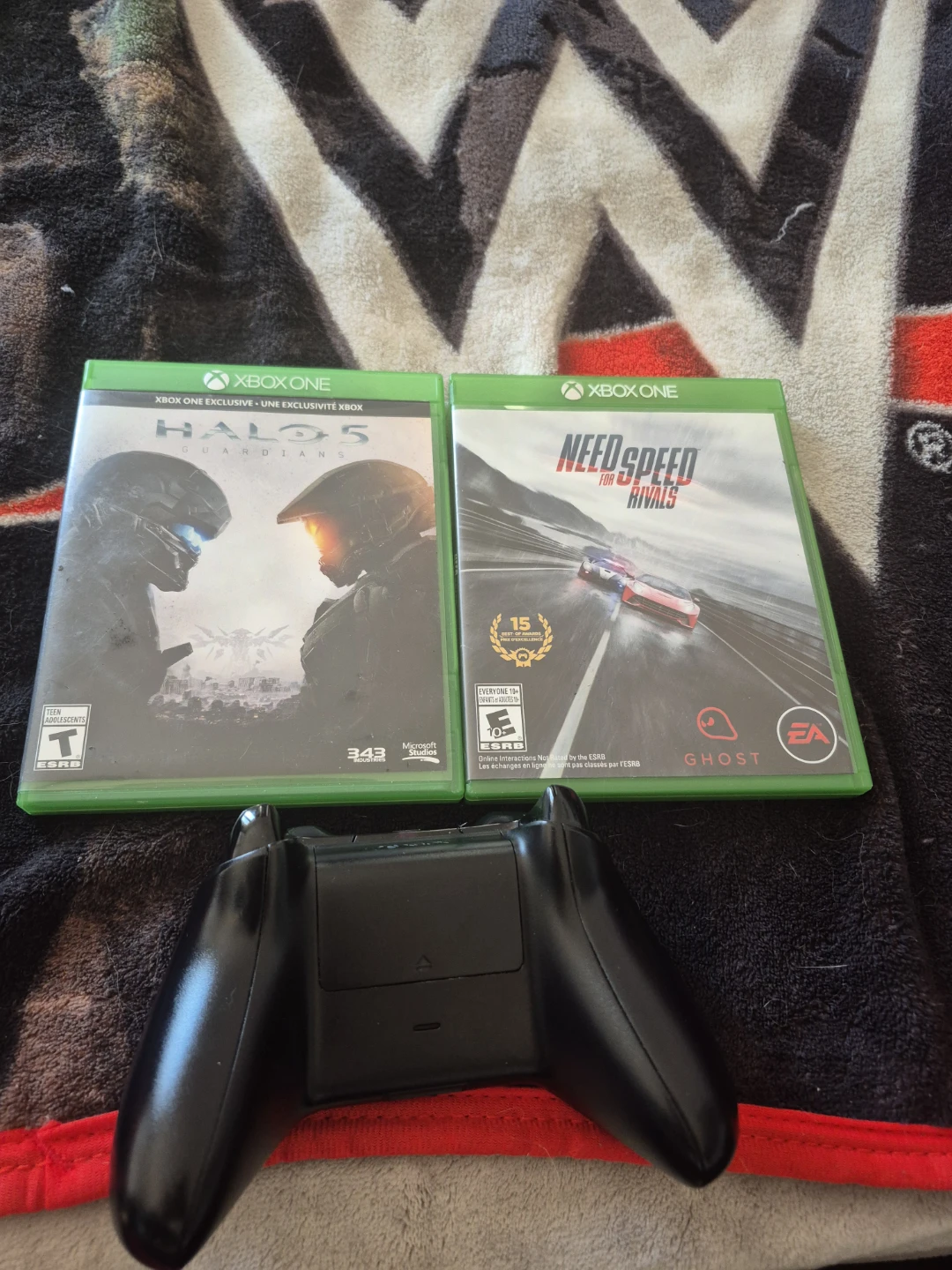 Xbox One Wireless Controller and 2 Games - photo 3