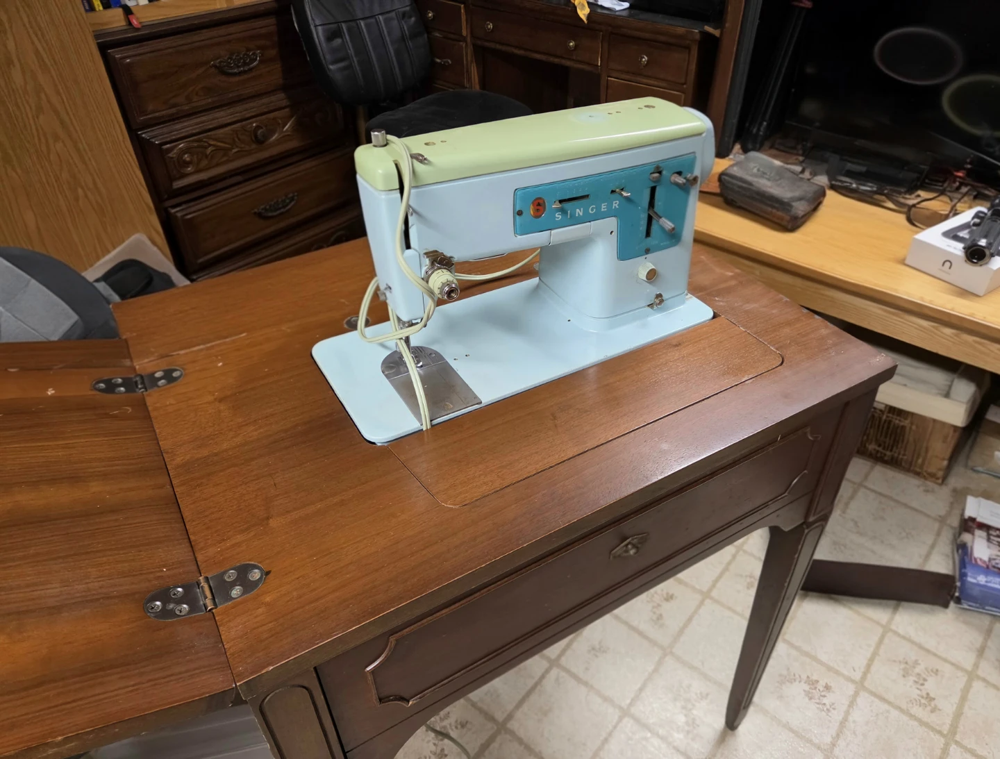 Singer sewing machine model 347 - photo 2