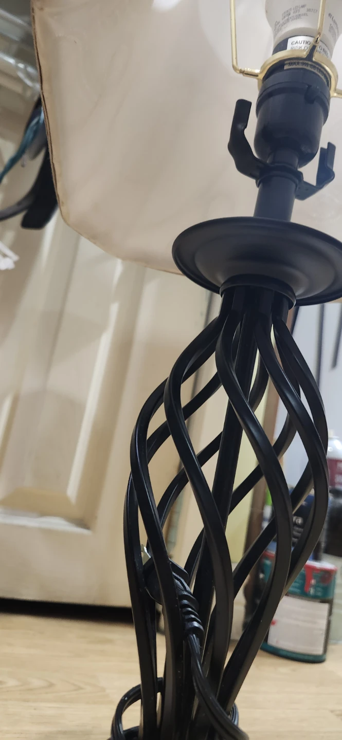 Table lamp with twisted black metal base - photo 5