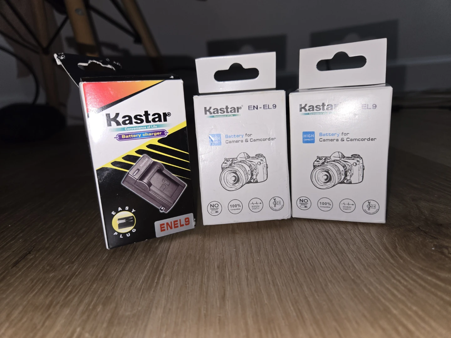 Nikon Battery & Charger- EN-EL9- D40, D40x, D60, D3000, D5000