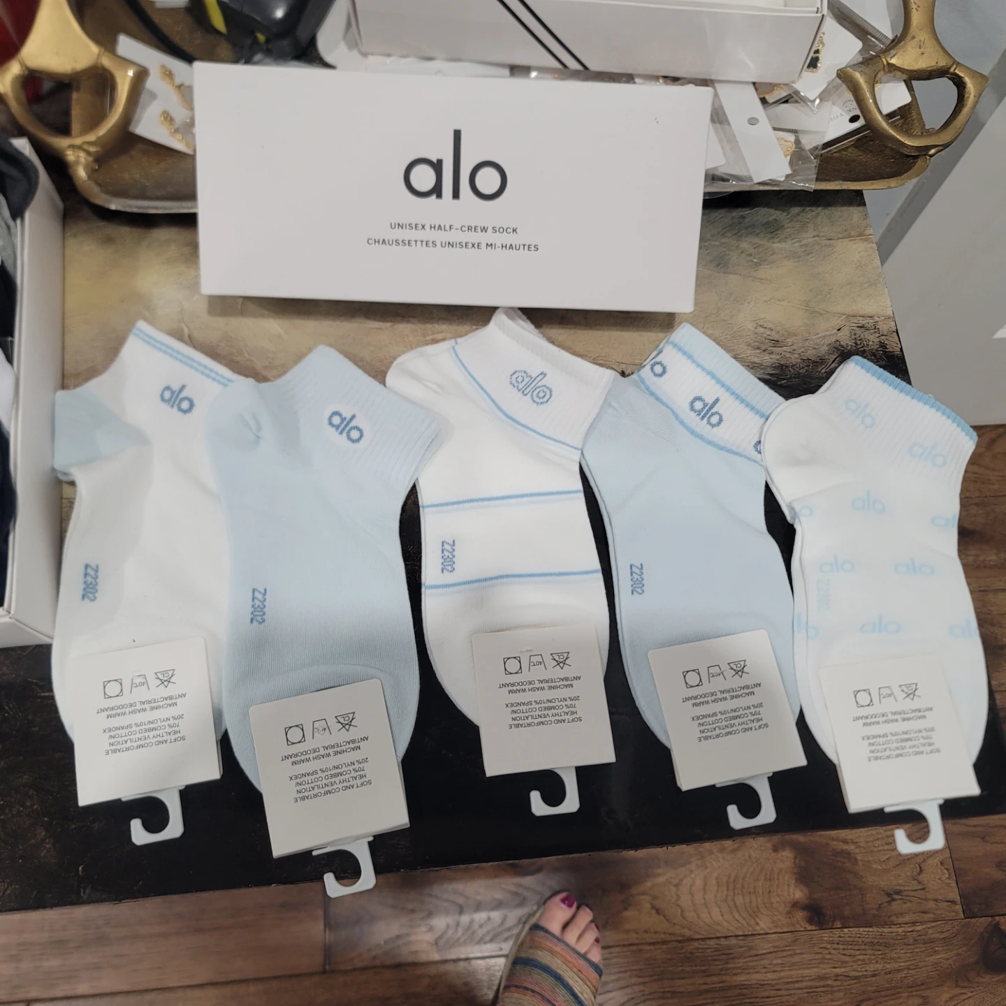 Alo Yoga Unisex Half-Crew Socks - photo 3
