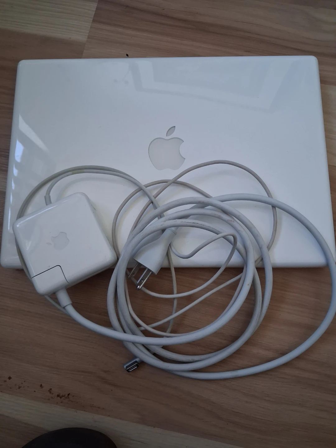 Vintage Apple MacBook White Model A1181