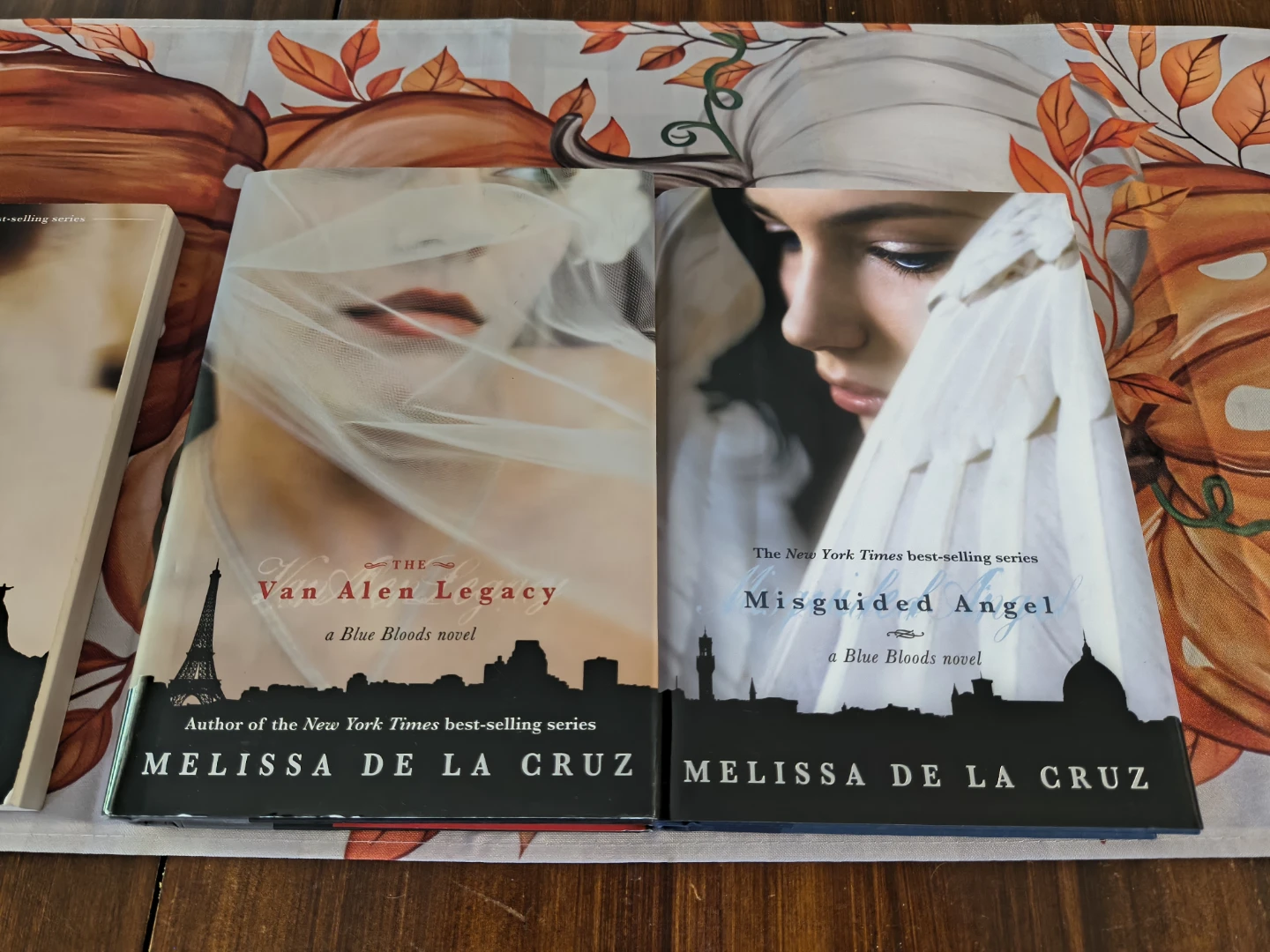 Blue Bloods series by Melissa de la Cruz - photo 2
