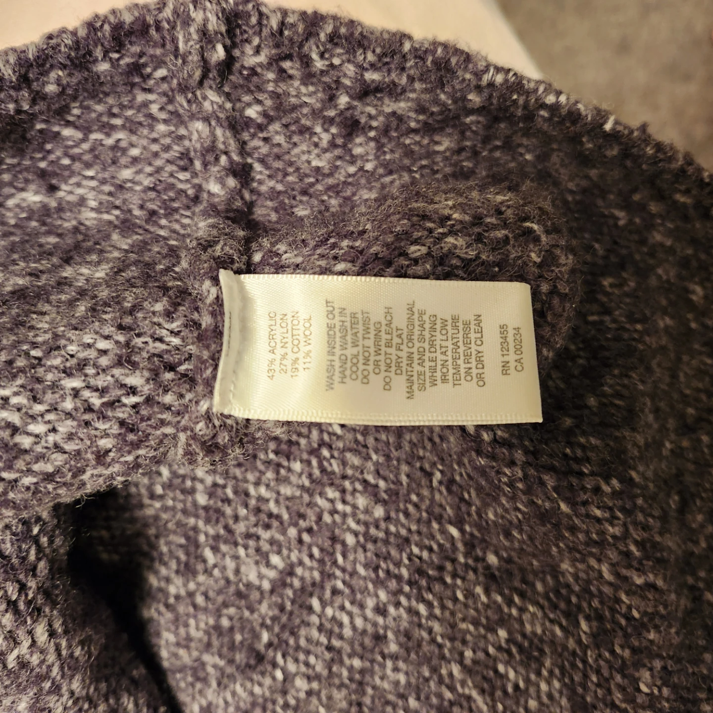 Hudson North V-Neck Sweater Small - photo 3