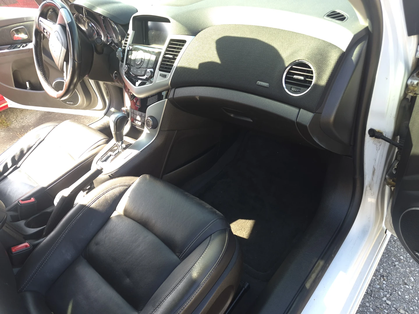 Chevrolet Cruze LT RS  drive like new - photo 4