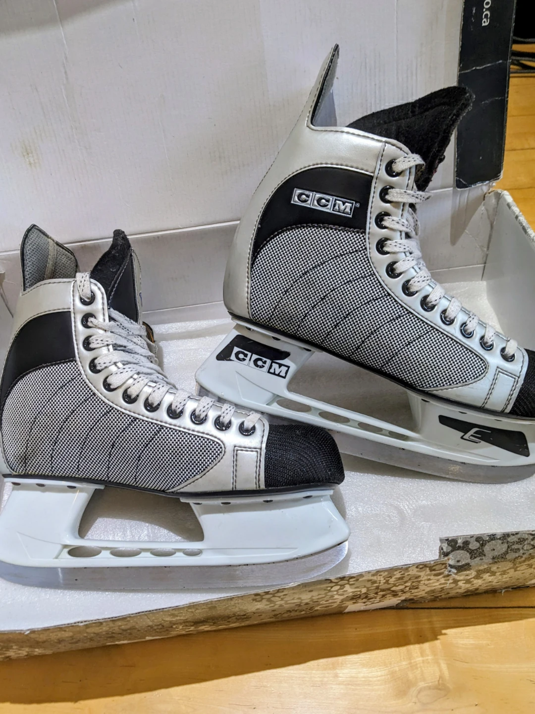 ISE SKATES CCM ADULT SIZE 7 - photo 5