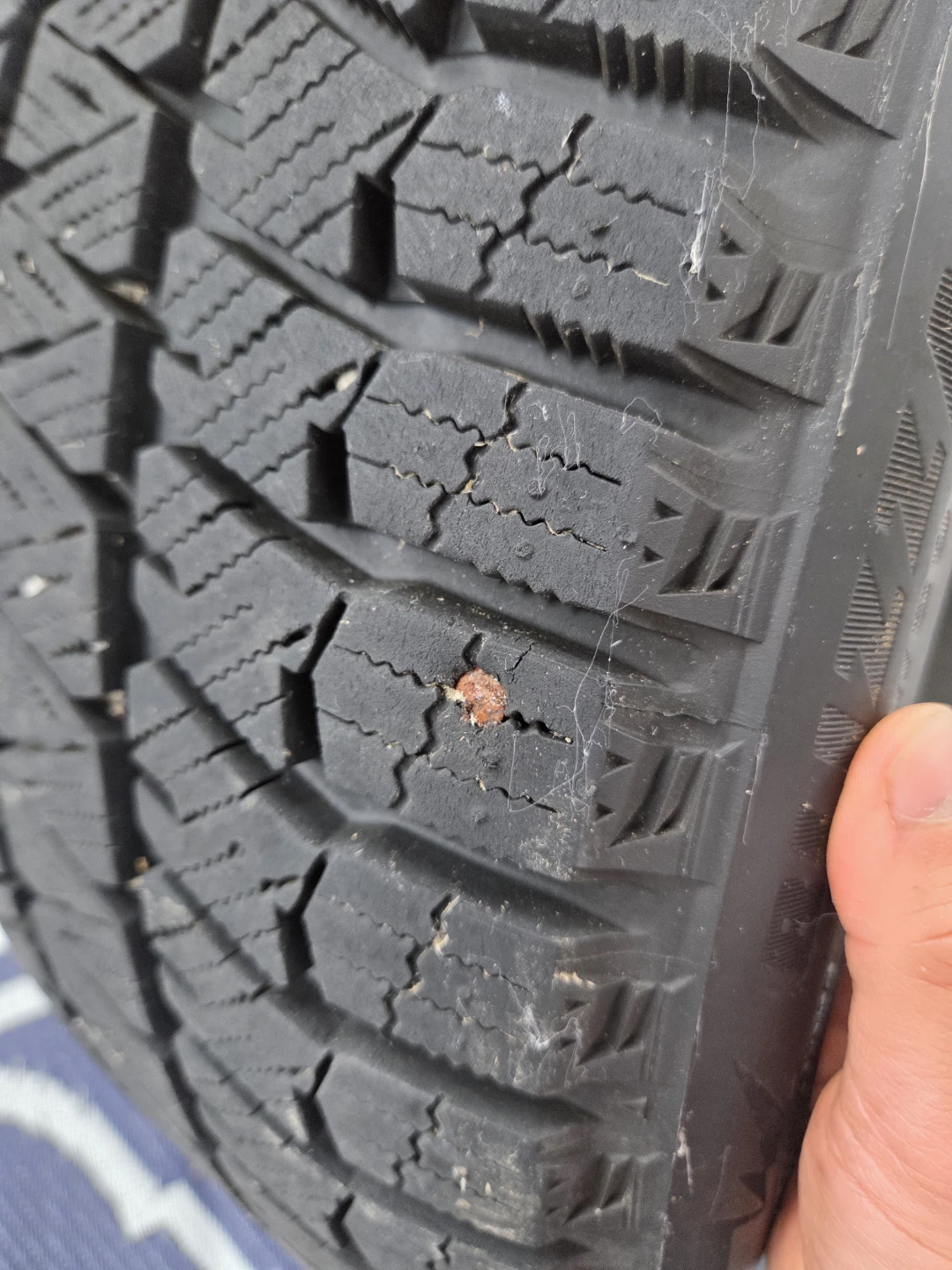 Bridgestone Blizzak WS90 235/40R18 (Single Tire) - photo 2