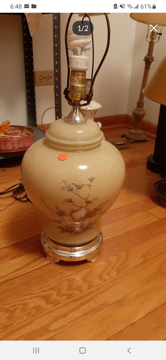 Vintage-style Floral table lamp