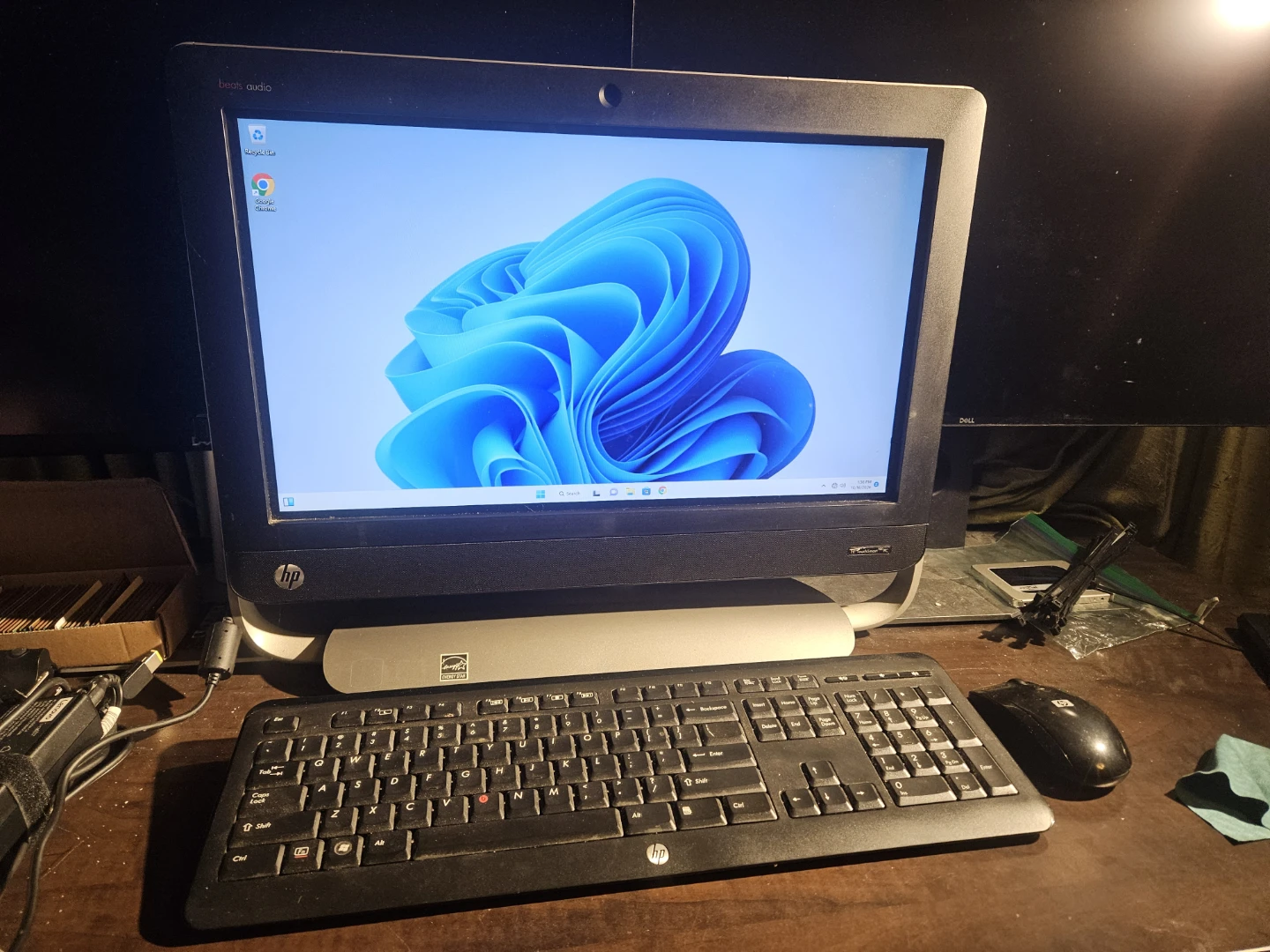 HP TouchSmart 320 PC All-in-One Desktop - photo 2