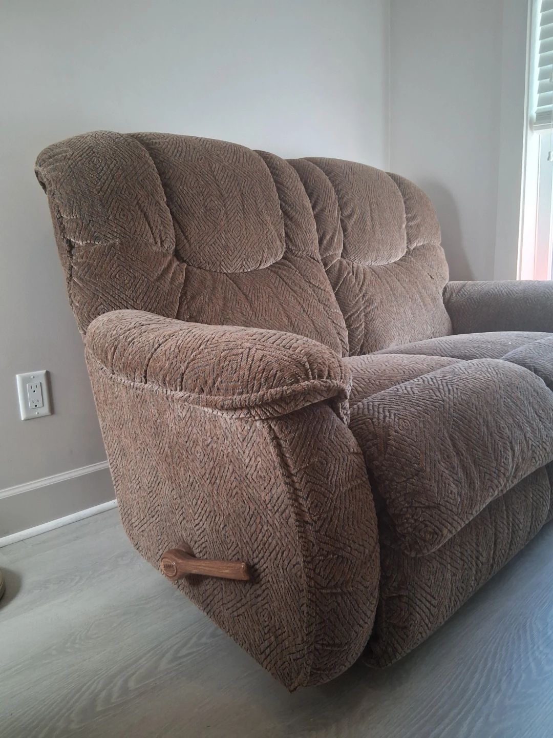 LAZY-BOY Brown Reclining Loveseat - photo 2