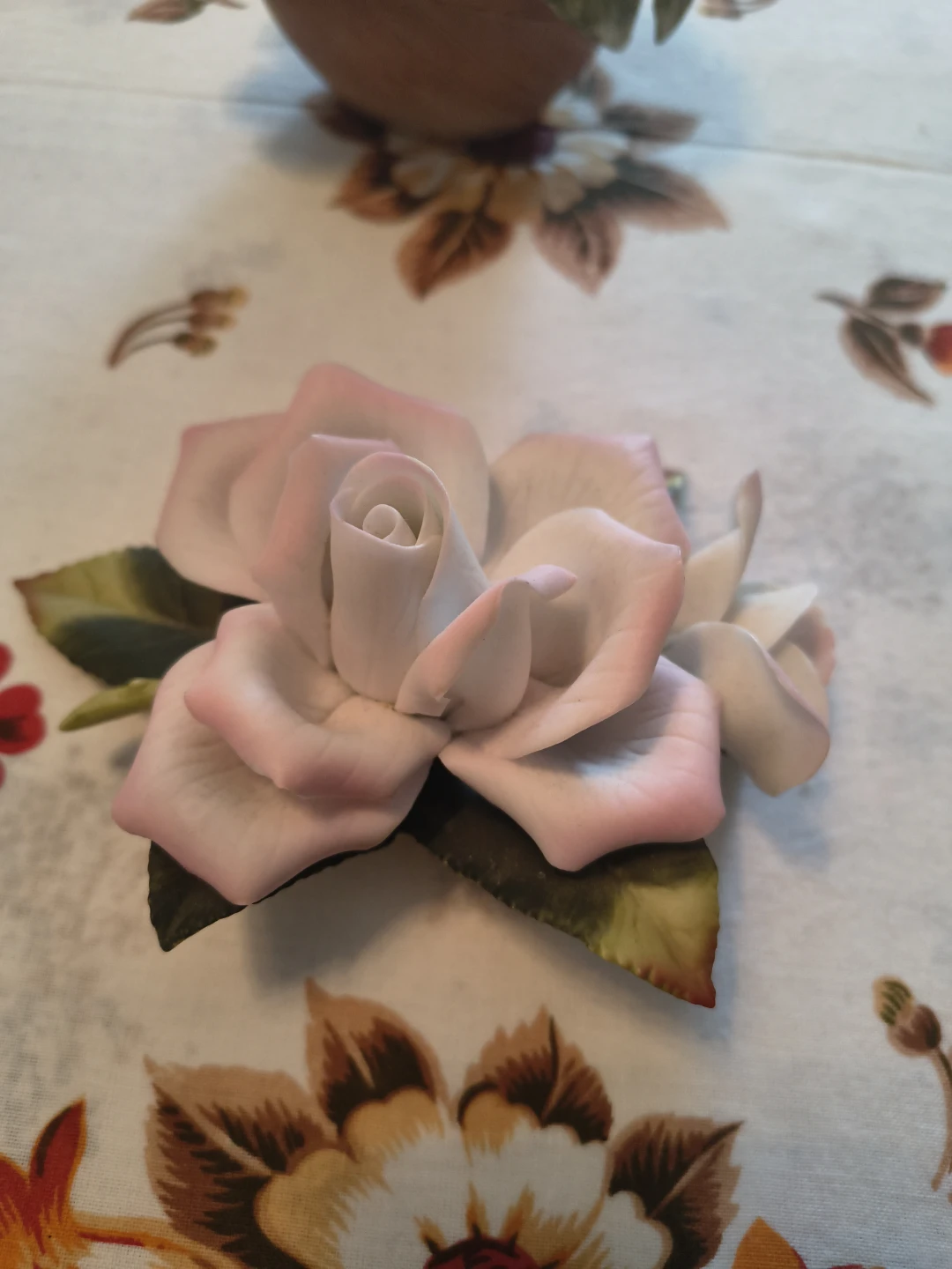 Vintage Andrea by Sadek Dusty Rose Porcelain Figurine - photo 4