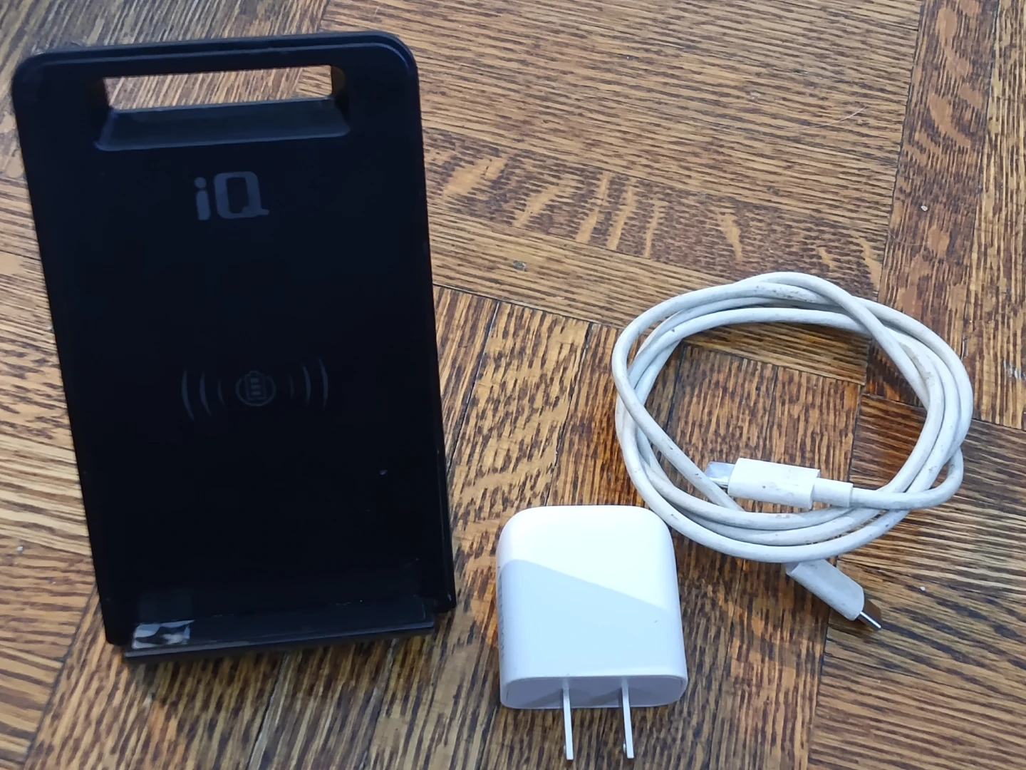 iQ Fast Charging Wireless Charger Stand