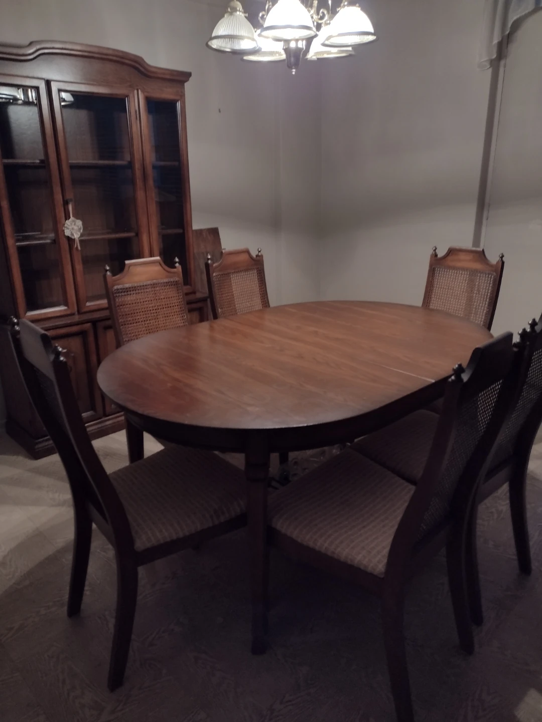 Dining table set with 6 chairs and center leaf