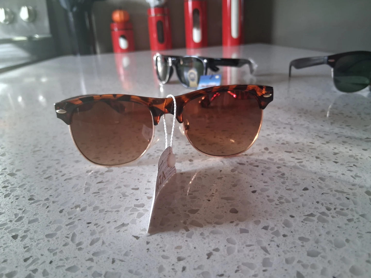 4 pairs of sunglasses - photo 5